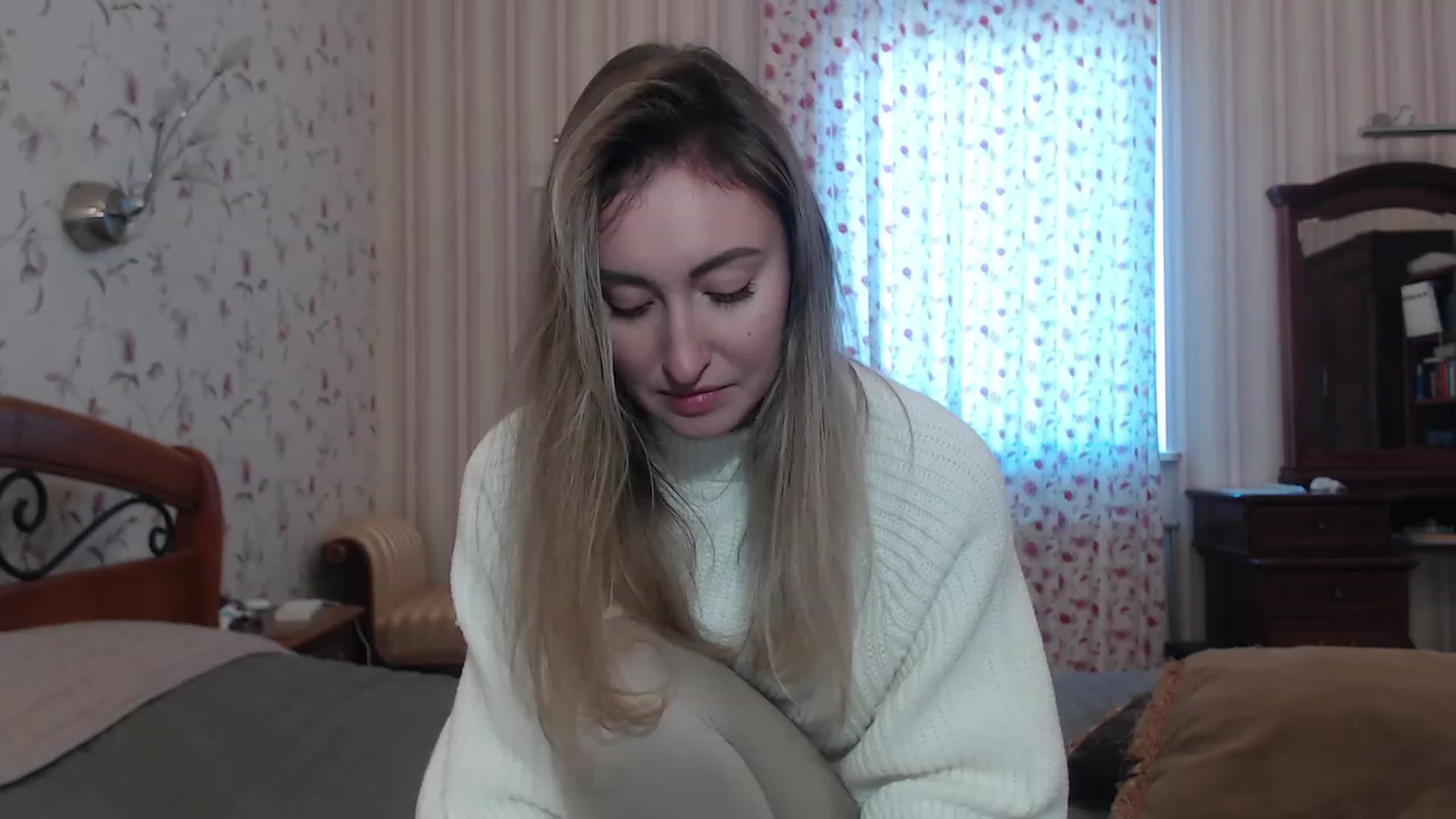 Gallery image thumbnail from Veronica_4u's myfreecams stream on, 12/06/2022, 11:05 image 7 of 20
