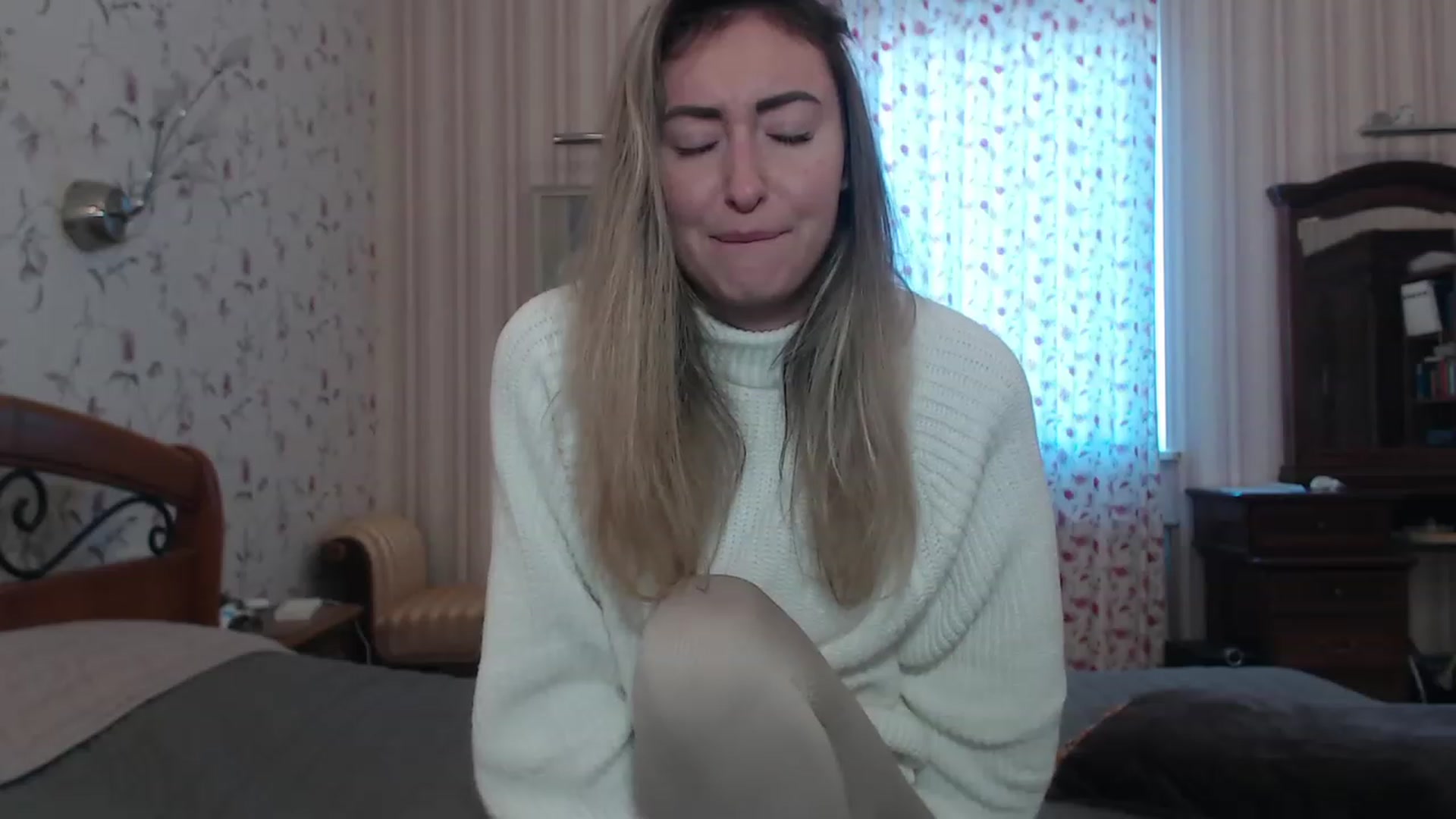 Gallery image thumbnail from Veronica_4u's myfreecams stream on, 12/06/2022, 11:05 image 13 of 20
