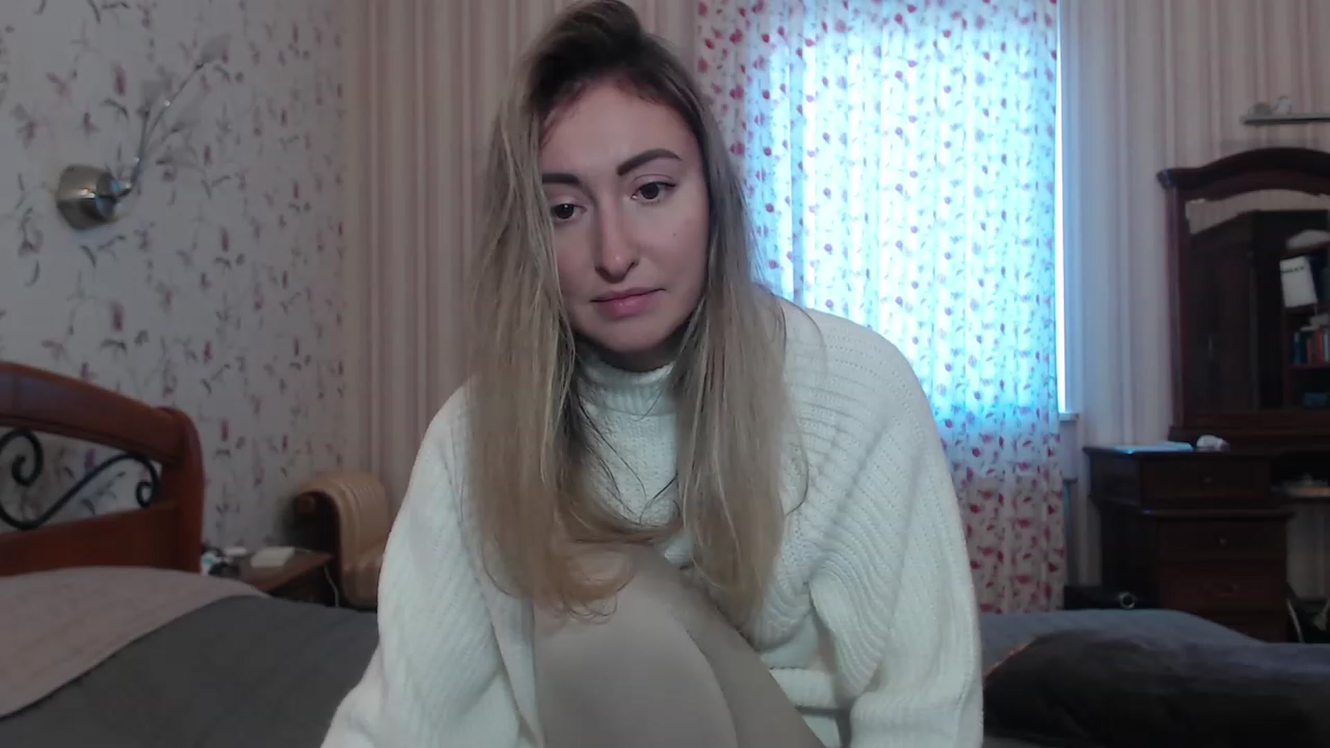 Gallery image thumbnail from Veronica_4u's myfreecams stream on, 12/06/2022, 11:05 image 9 of 20