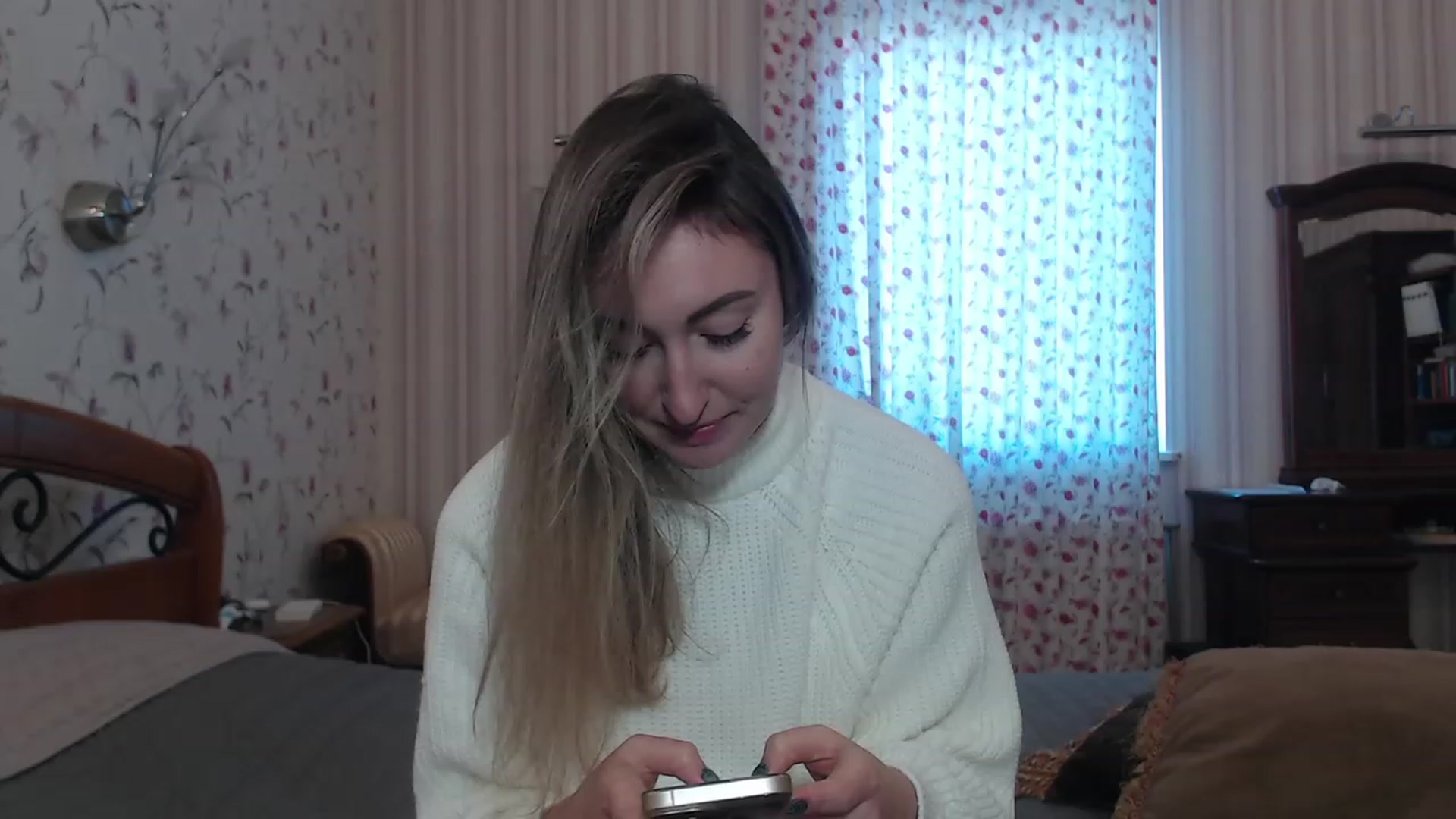 Gallery image thumbnail from Veronica_4u's myfreecams stream on, 12/06/2022, 11:05 image 2 of 20