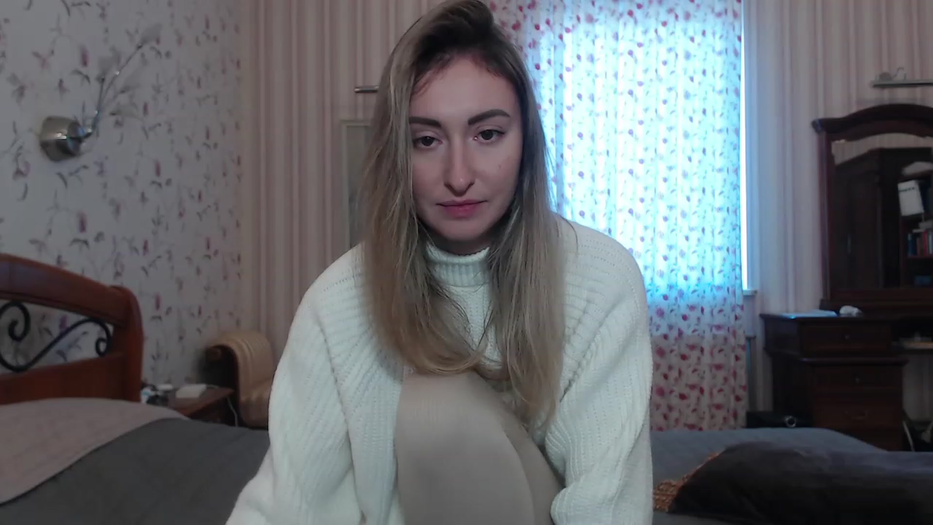 Gallery image thumbnail from Veronica_4u's myfreecams stream on, 12/06/2022, 11:05 image 8 of 20