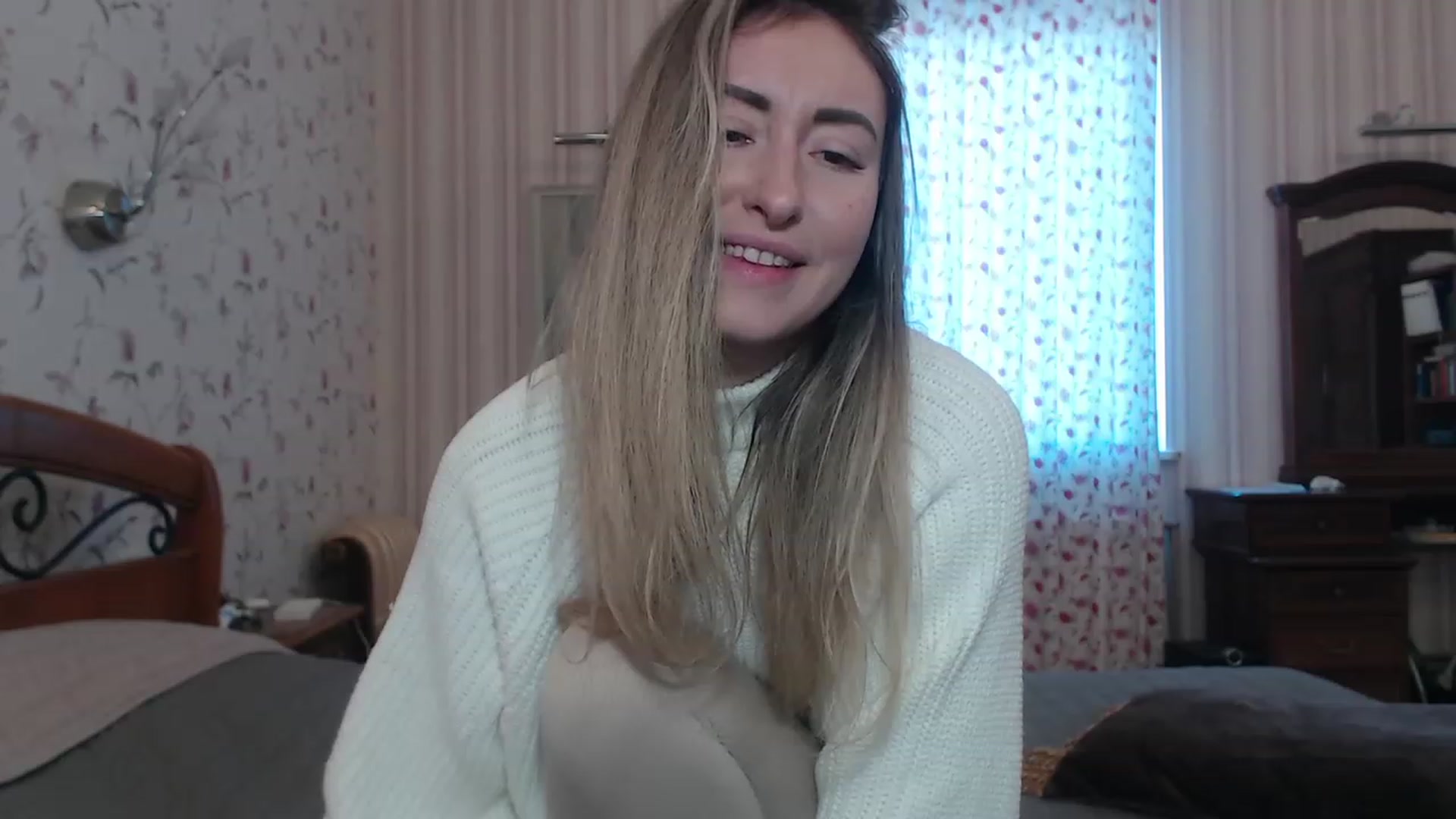 Gallery image thumbnail from Veronica_4u's myfreecams stream on, 12/06/2022, 11:05 image 14 of 20