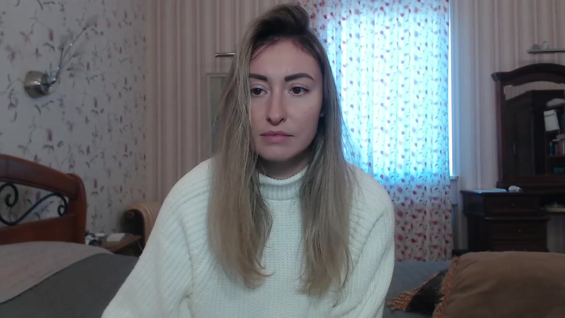 Gallery image thumbnail from Veronica_4u's myfreecams stream on, 12/06/2022, 11:05 image 5 of 20