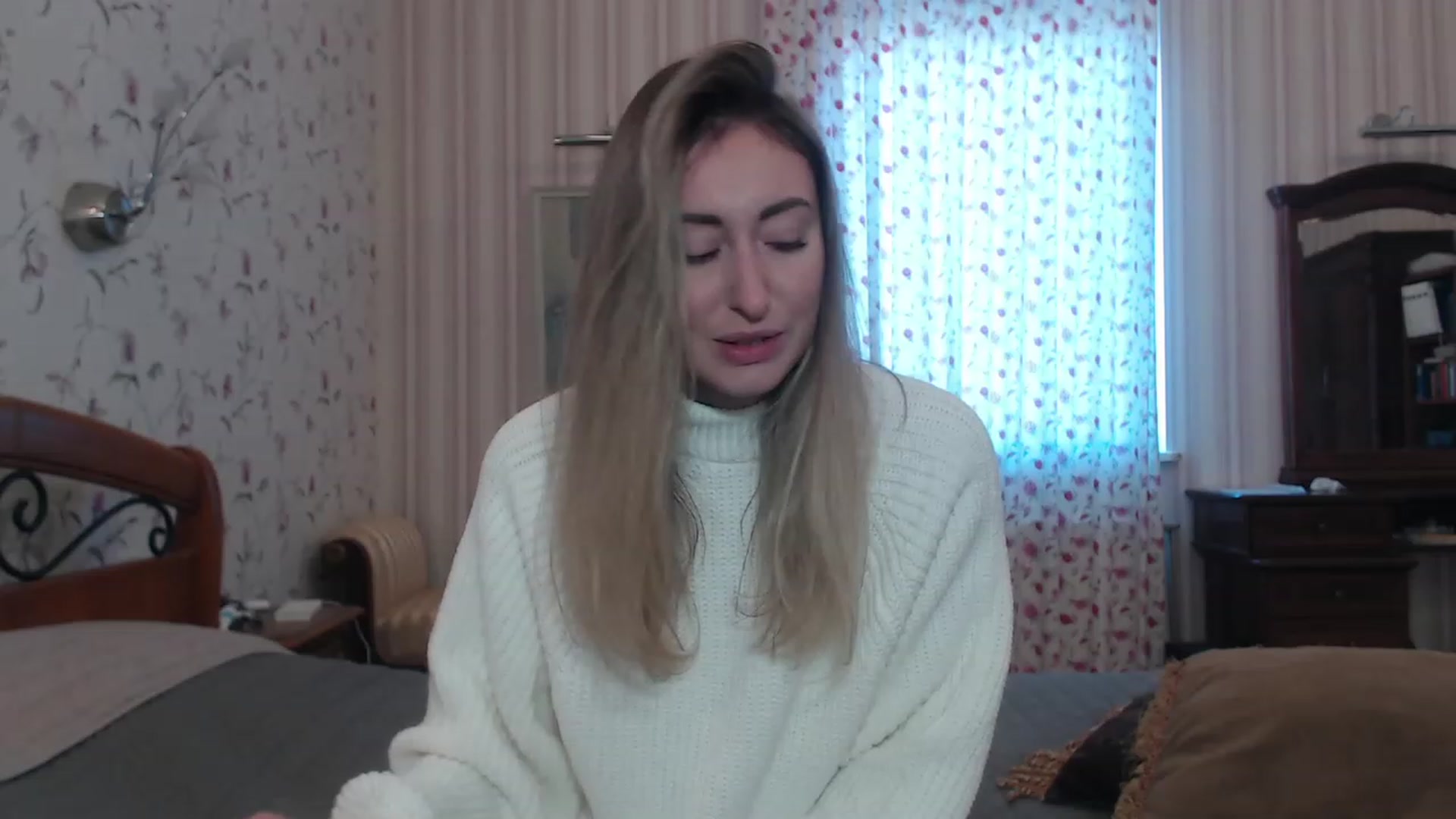 Gallery image thumbnail from Veronica_4u's myfreecams stream on, 12/06/2022, 11:05 image 6 of 20