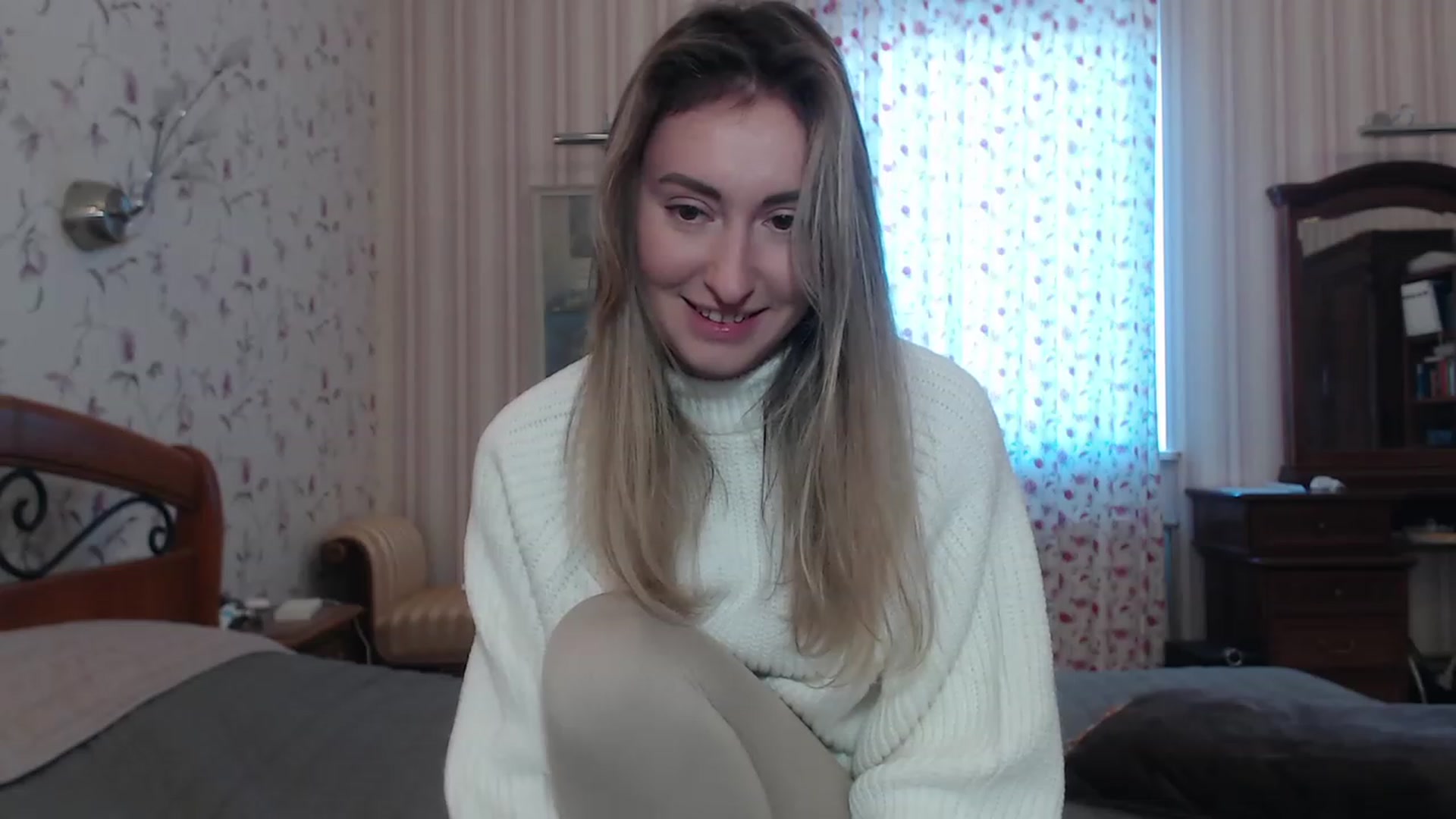 Gallery image thumbnail from Veronica_4u's myfreecams stream on, 12/06/2022, 11:05 image 12 of 20
