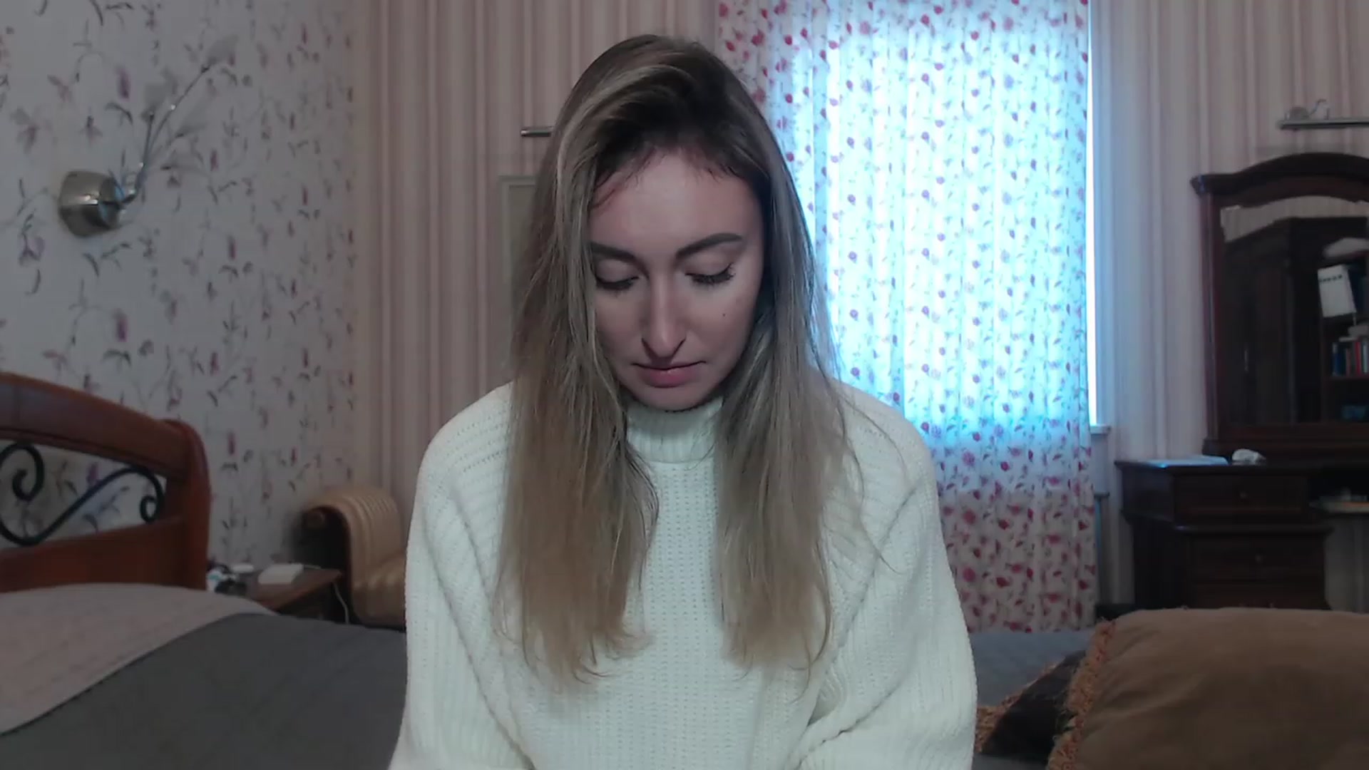 Gallery image thumbnail from Veronica_4u's myfreecams stream on, 12/06/2022, 11:05 image 3 of 20