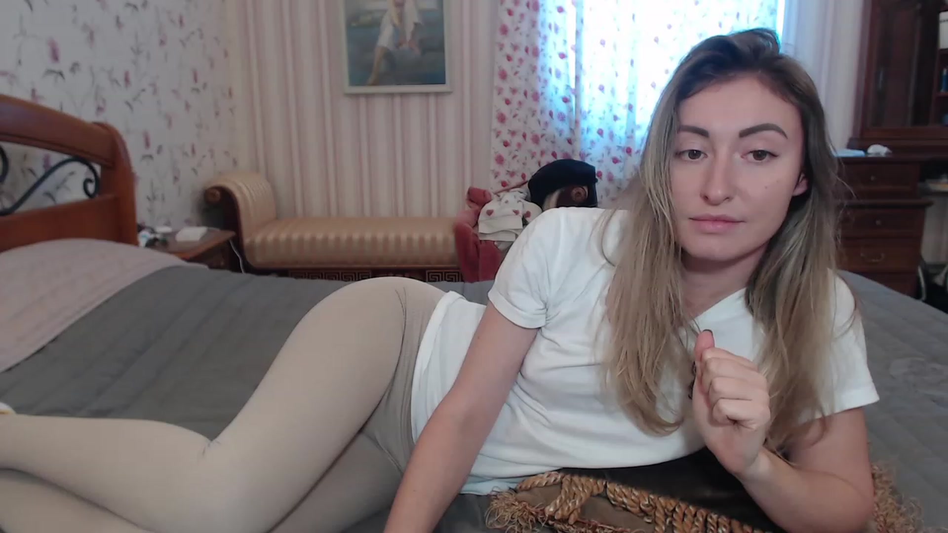 Gallery image thumbnail from Veronica_4u's myfreecams stream on, 12/06/2022, 12:09 image 3 of 20