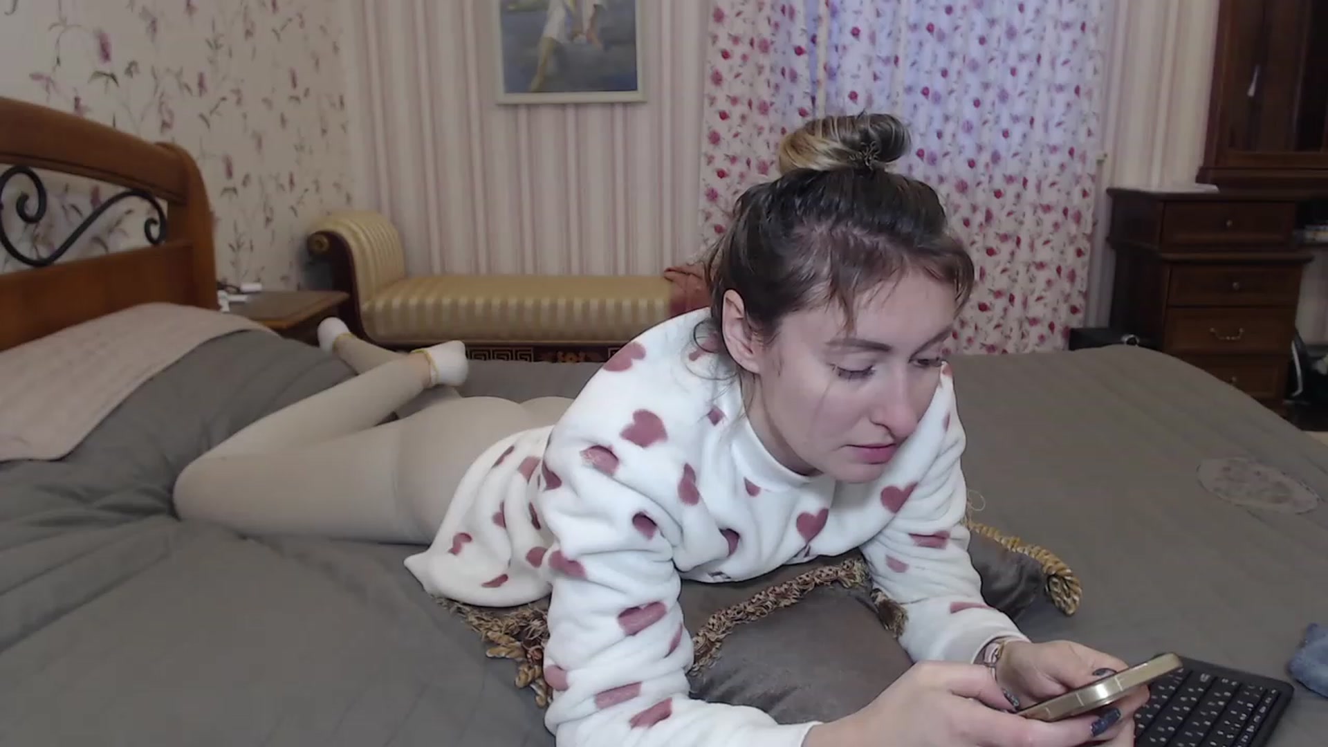 Gallery image thumbnail from Veronica_4u's myfreecams stream on, 12/07/2022, 14:00 image 2 of 20