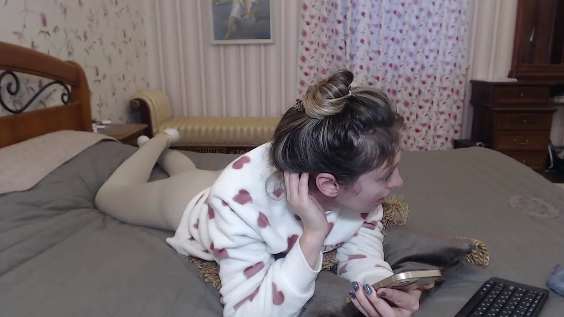 Gallery image thumbnail from Veronica_4u's myfreecams stream on, 12/07/2022, 14:00 image 6 of 20