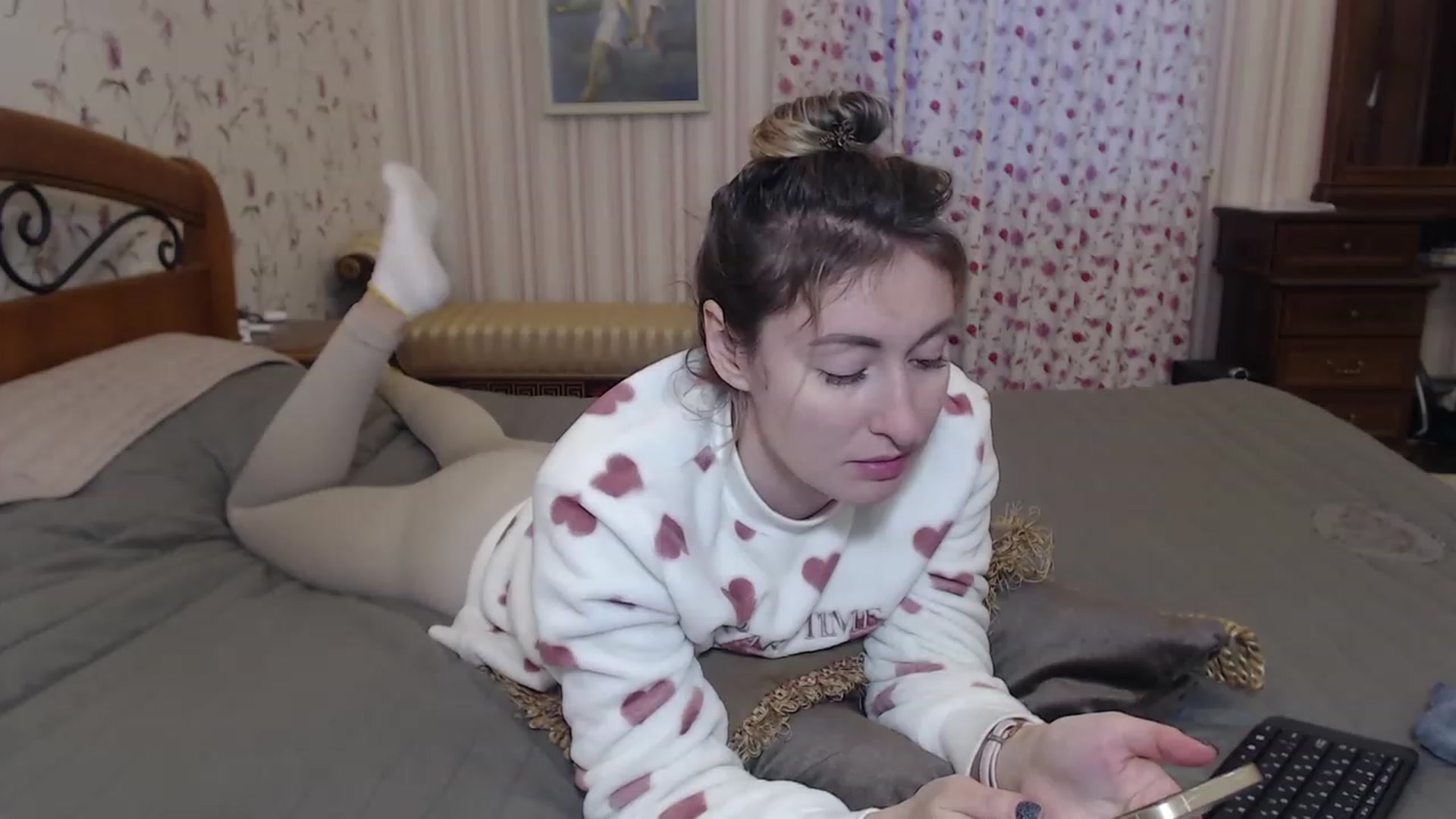 Gallery image thumbnail from Veronica_4u's myfreecams stream on, 12/07/2022, 14:00 image 5 of 20