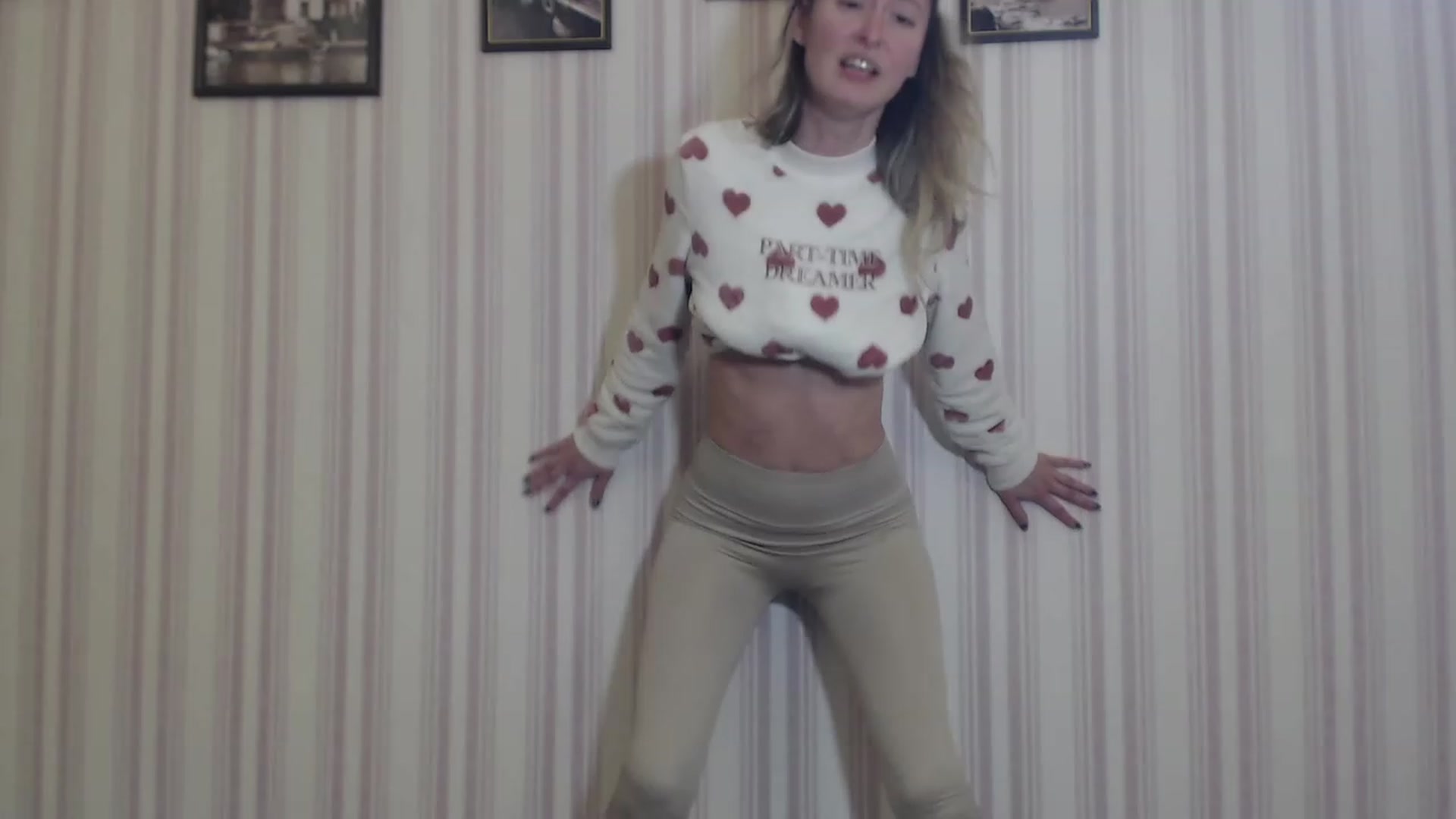 Gallery image thumbnail from Veronica_4u's myfreecams stream on, 12/07/2022, 15:29 image 7 of 20