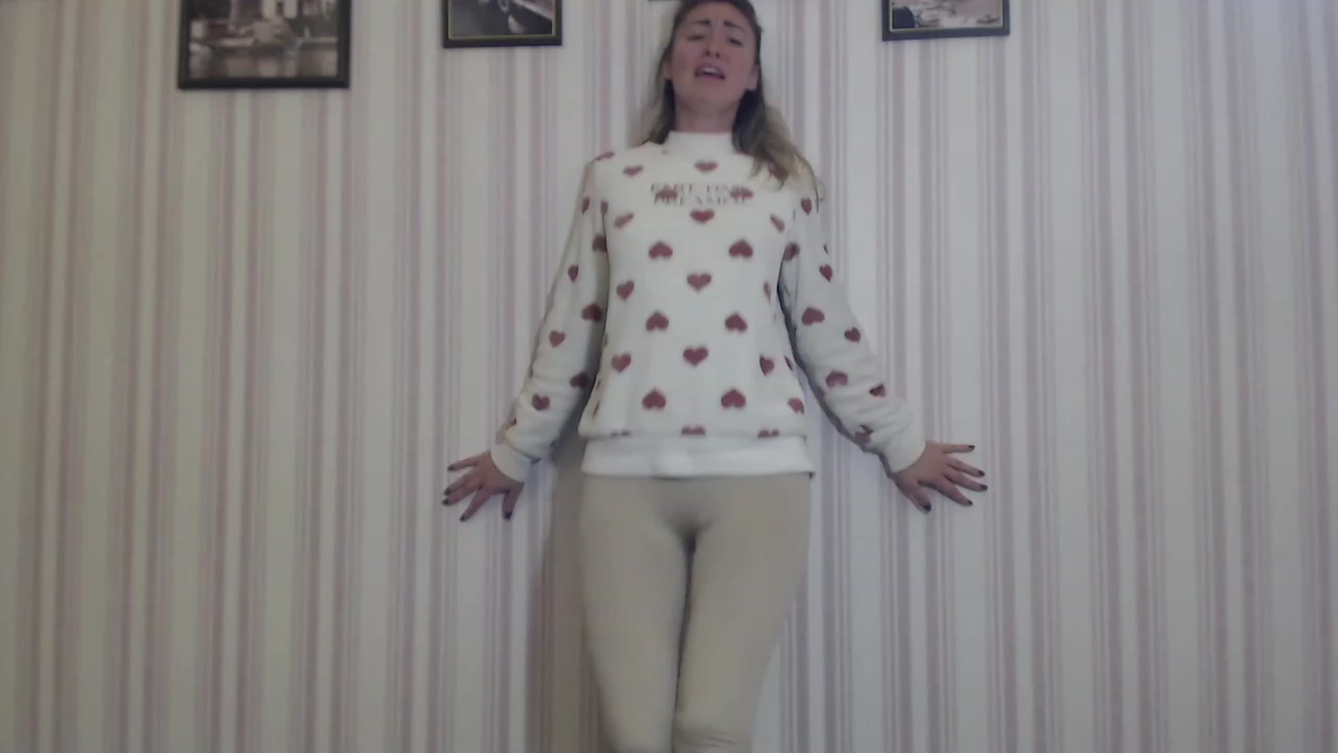 Gallery image thumbnail from Veronica_4u's myfreecams stream on, 12/07/2022, 15:29 image 6 of 20