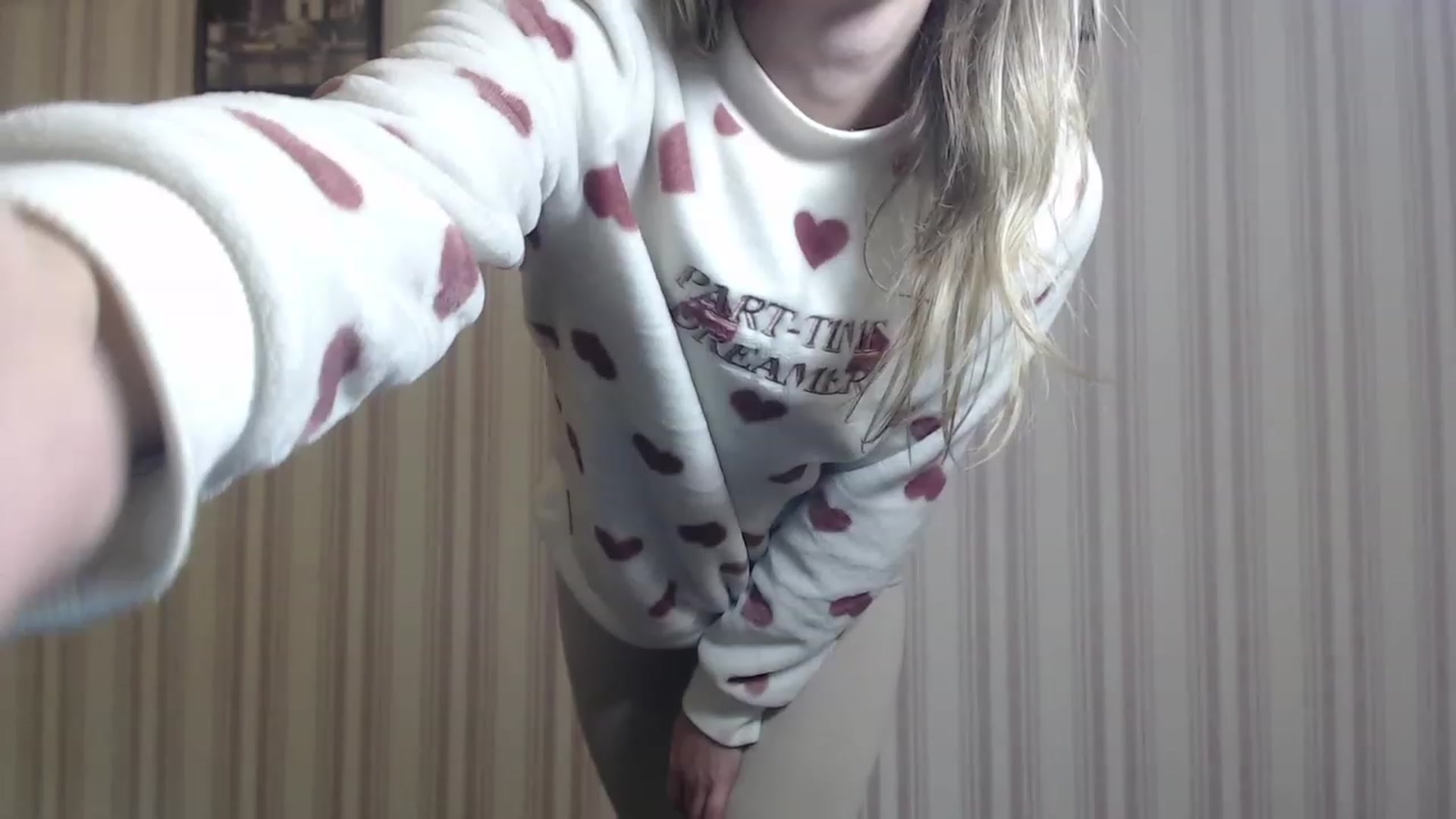 Gallery image thumbnail from Veronica_4u's myfreecams stream on, 12/07/2022, 15:29 image 4 of 20