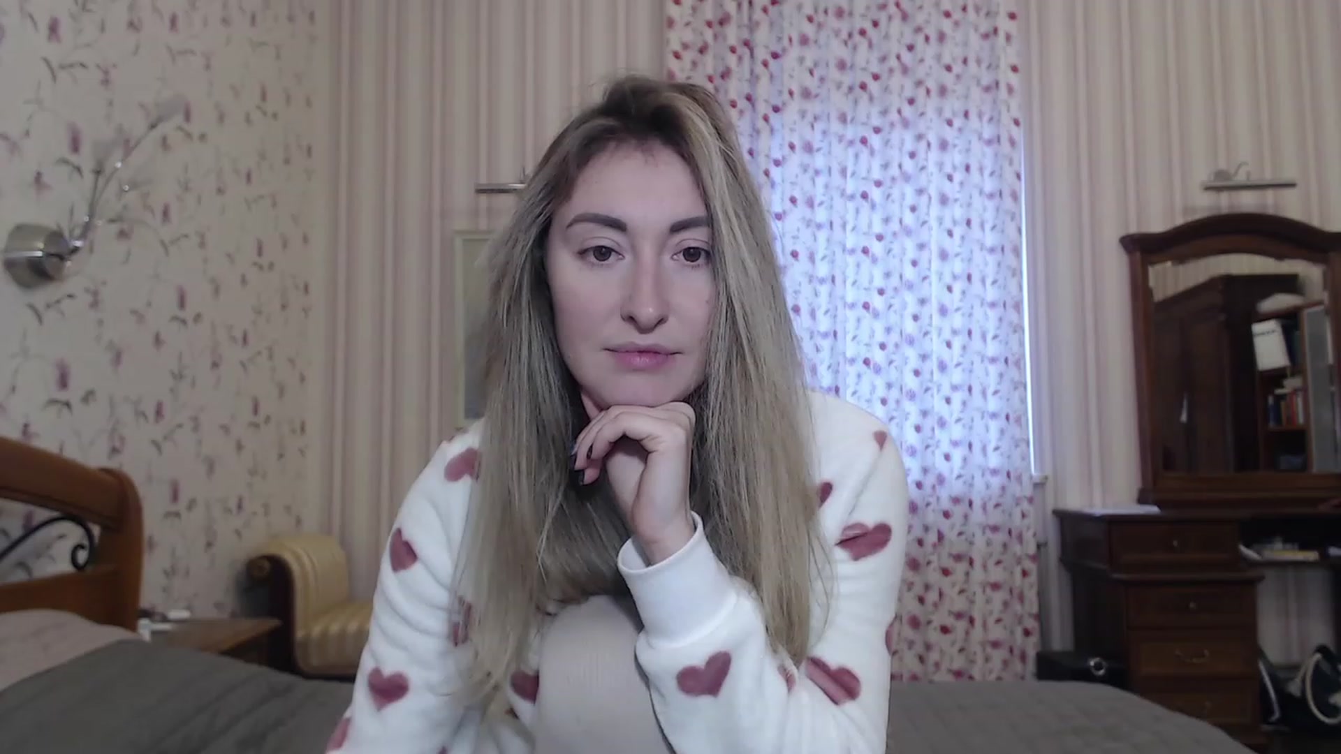 Gallery image thumbnail from Veronica_4u's myfreecams stream on, 12/08/2022, 09:06 image 5 of 20