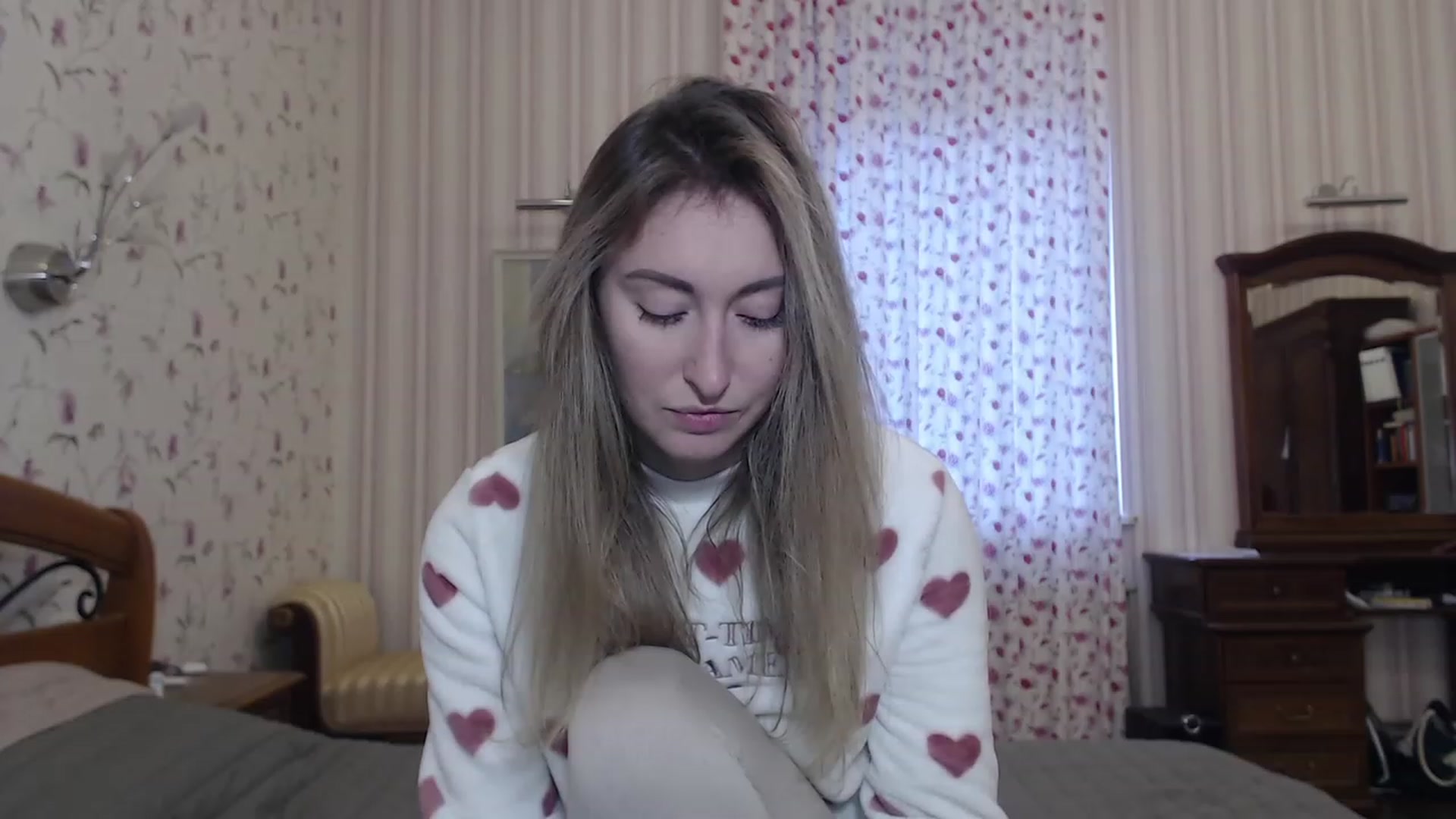 Gallery image thumbnail from Veronica_4u's myfreecams stream on, 12/08/2022, 09:06 image 3 of 20