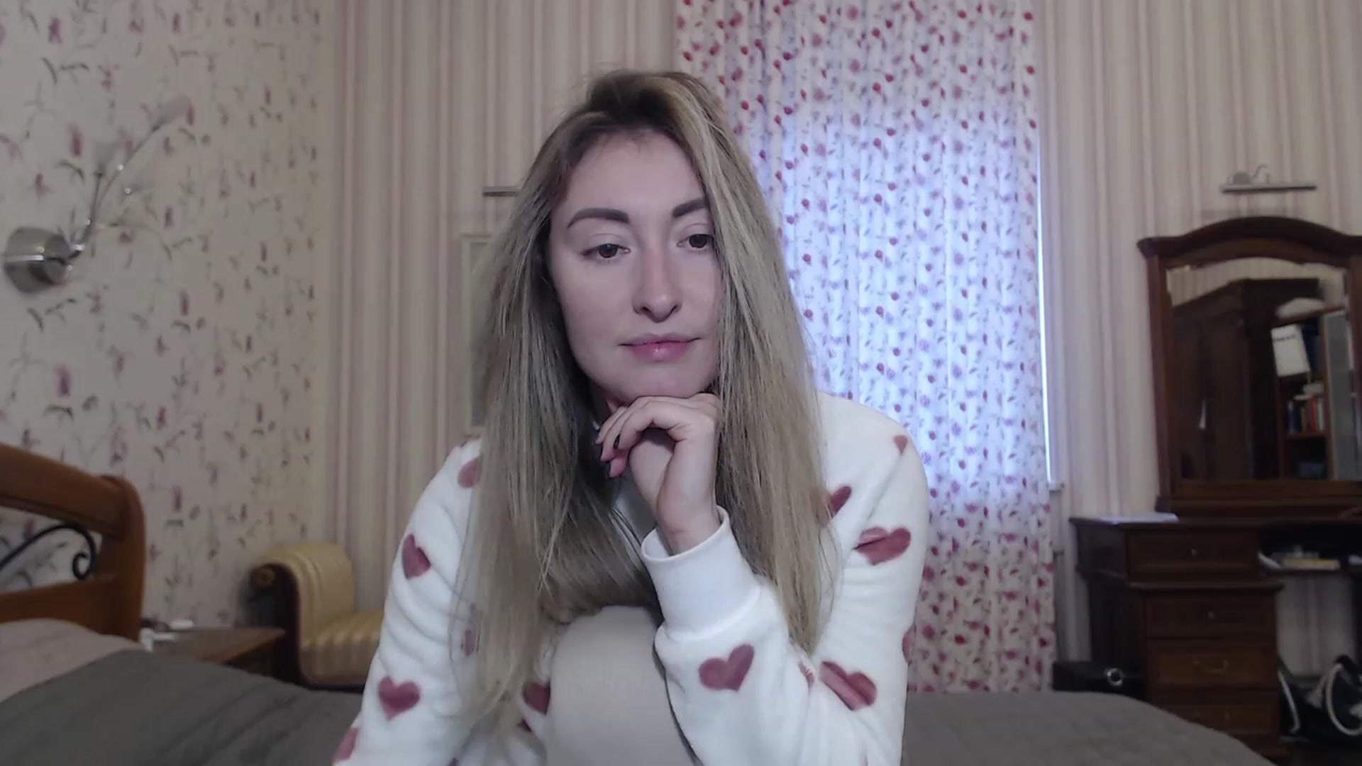 Gallery image thumbnail from Veronica_4u's myfreecams stream on, 12/08/2022, 09:06 image 4 of 20