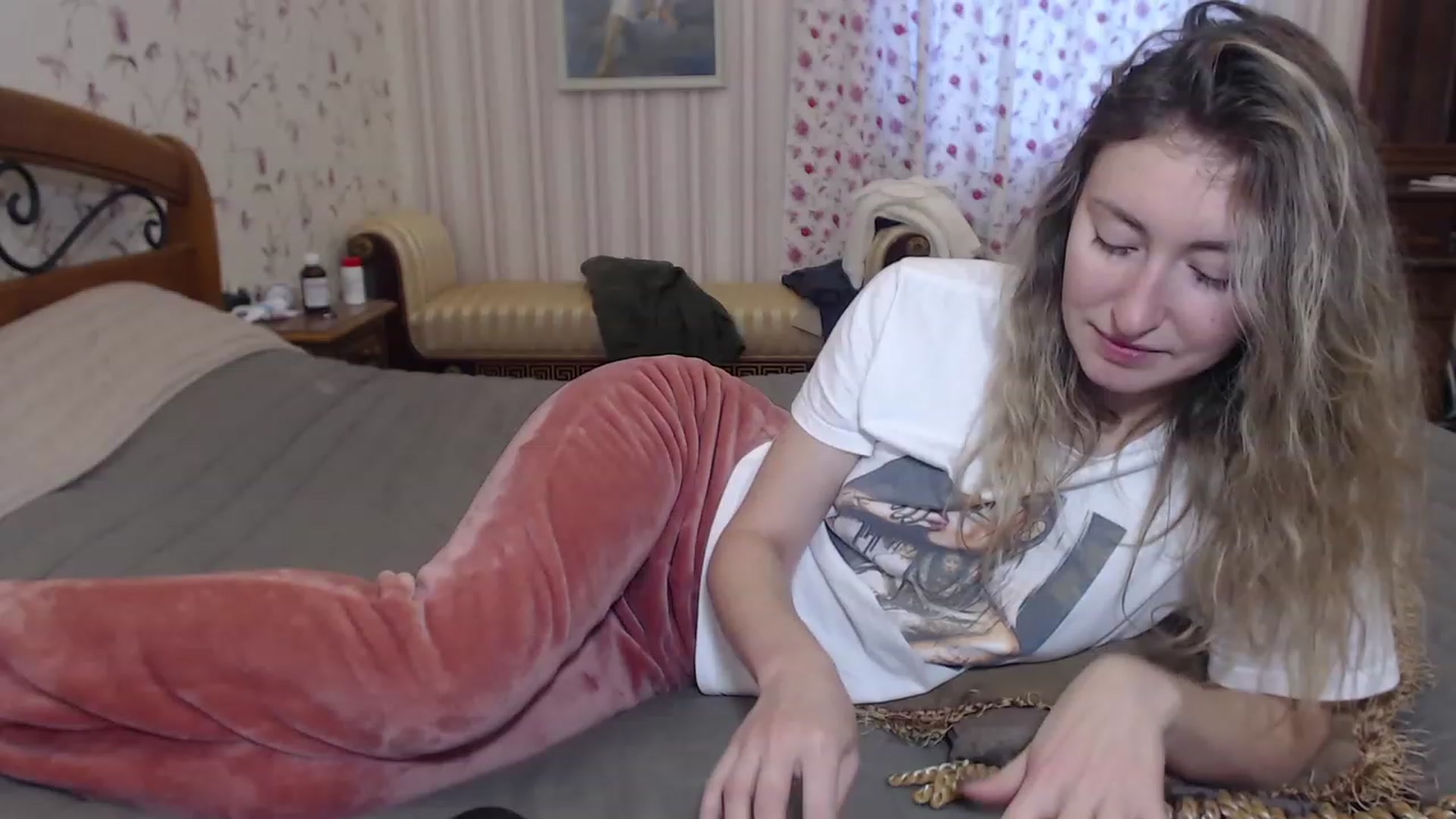 Gallery image thumbnail from Veronica_4u's myfreecams stream on, 12/12/2022, 08:32 image 4 of 20
