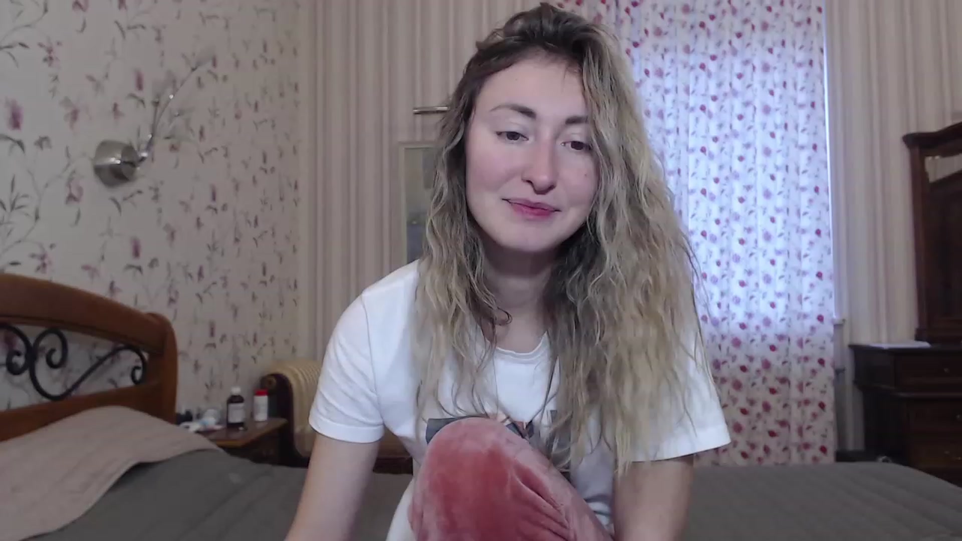 Gallery image thumbnail from Veronica_4u's myfreecams stream on, 12/12/2022, 08:32 image 3 of 20
