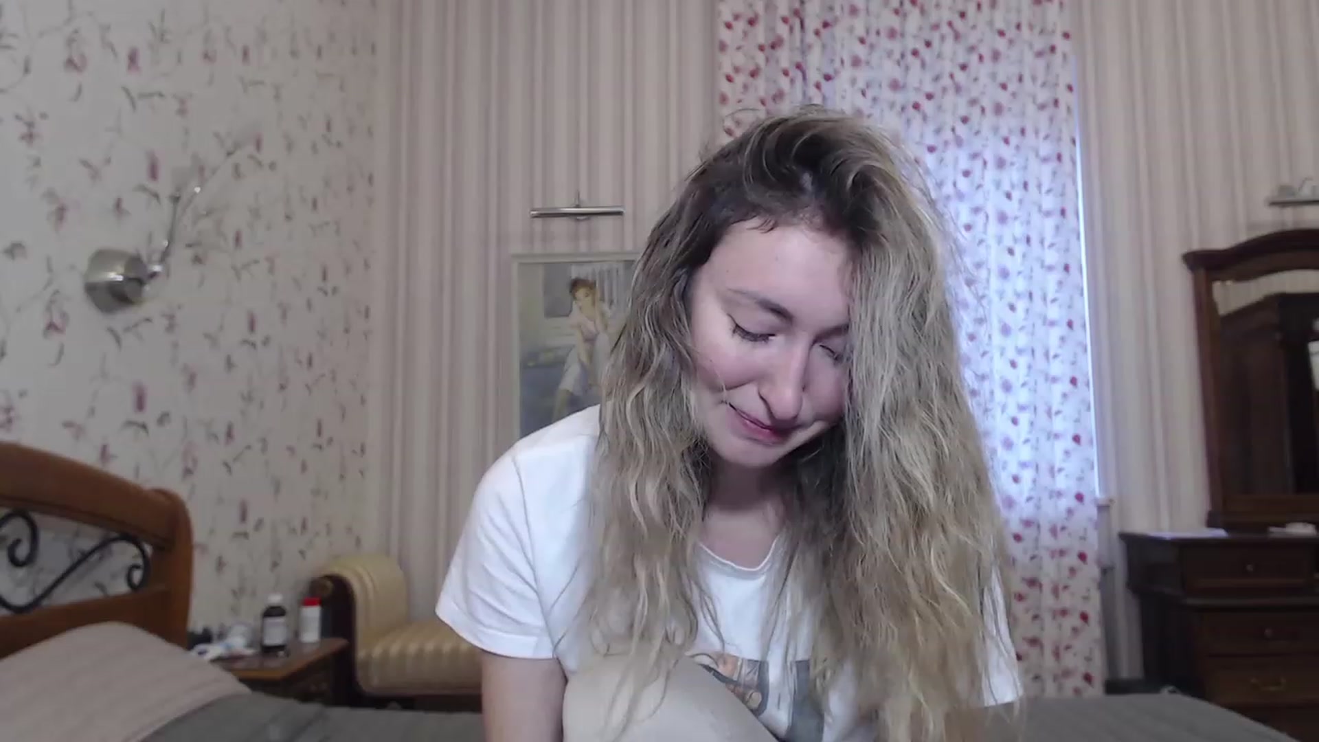 Gallery image thumbnail from Veronica_4u's myfreecams stream on, 12/12/2022, 08:56 image 7 of 20