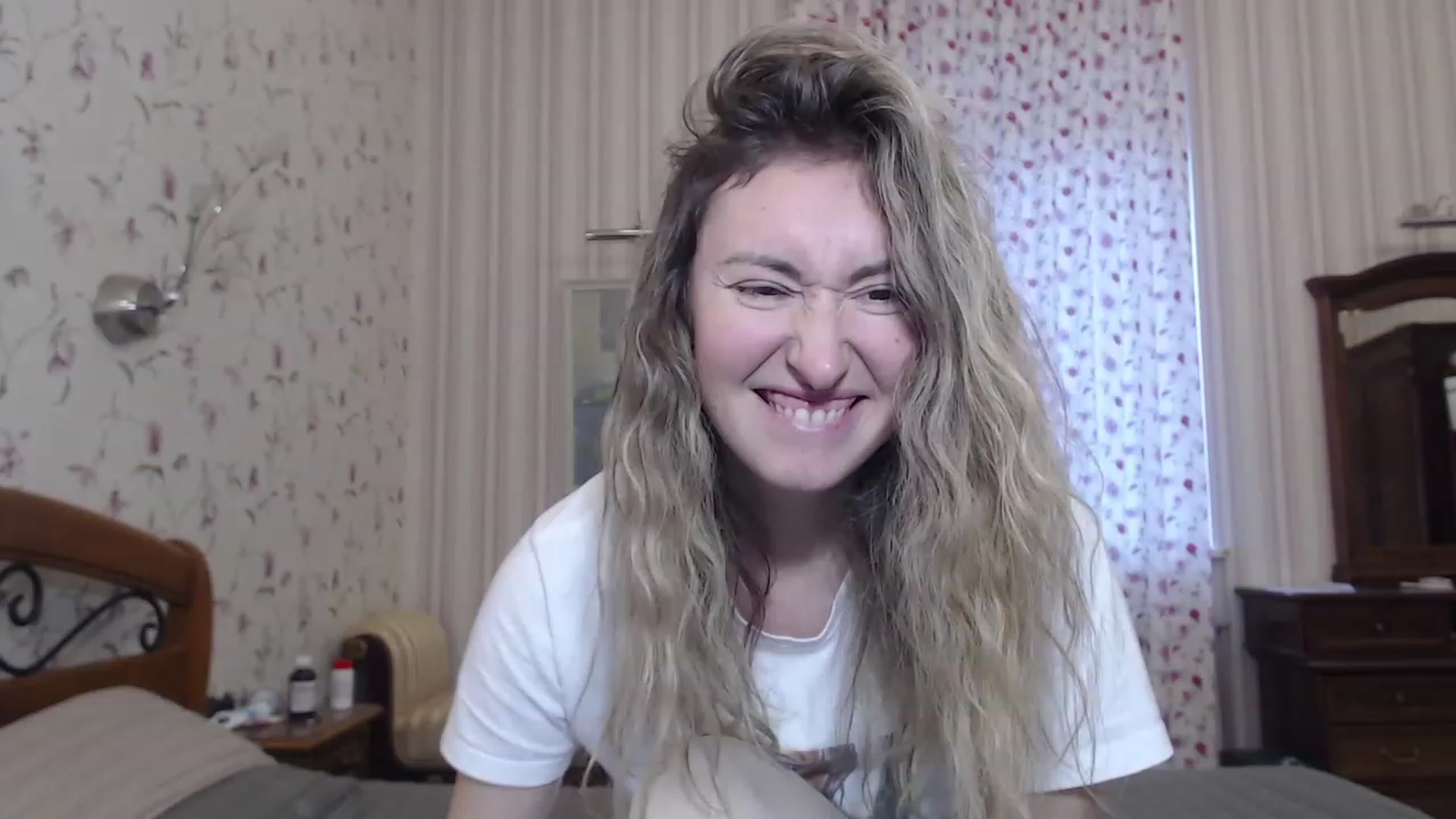 Gallery image thumbnail from Veronica_4u's myfreecams stream on, 12/12/2022, 08:56 image 8 of 20