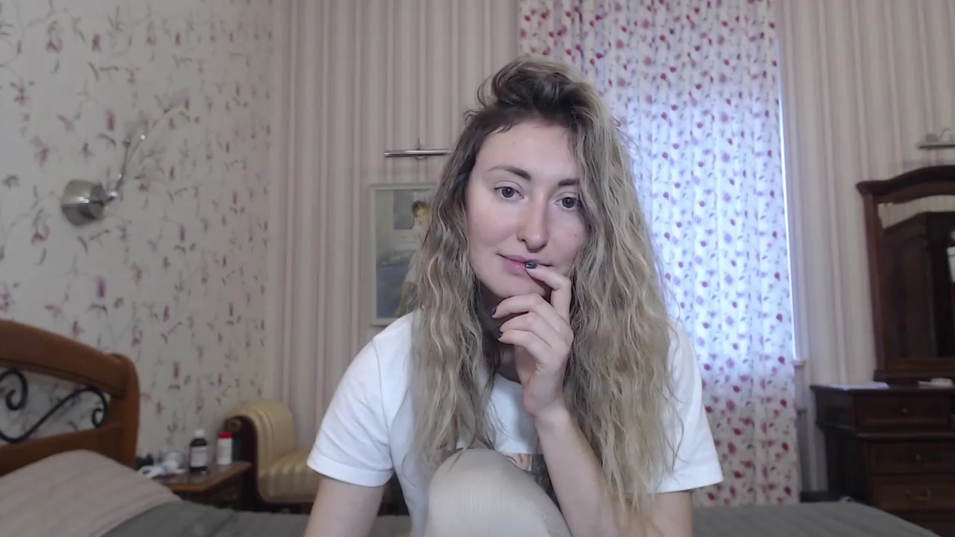Gallery image thumbnail from Veronica_4u's myfreecams stream on, 12/12/2022, 08:56 image 16 of 20