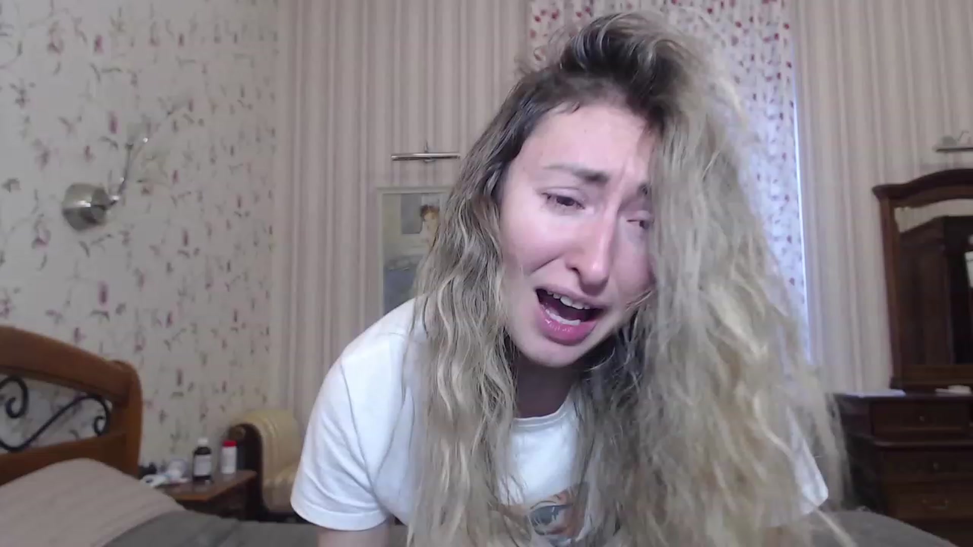 Gallery image thumbnail from Veronica_4u's myfreecams stream on, 12/12/2022, 08:56 image 6 of 20