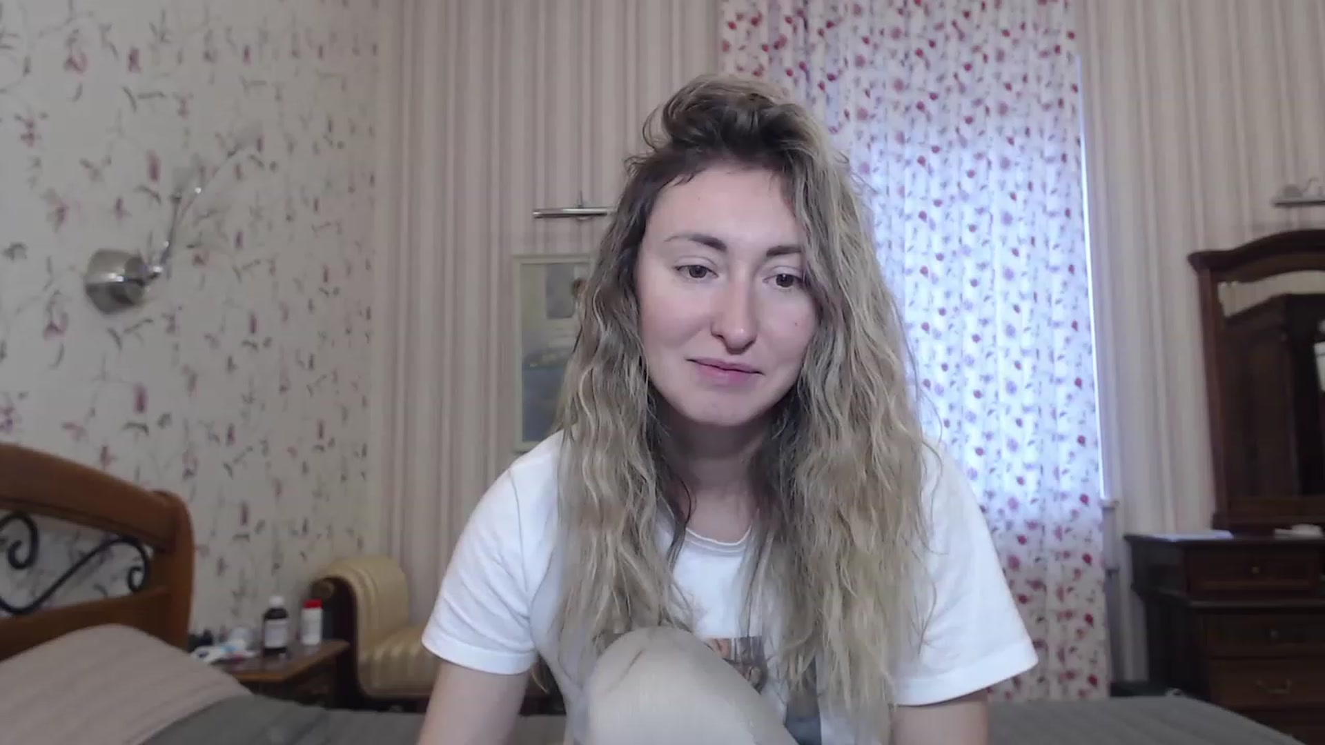 Gallery image thumbnail from Veronica_4u's myfreecams stream on, 12/12/2022, 08:56 image 14 of 20