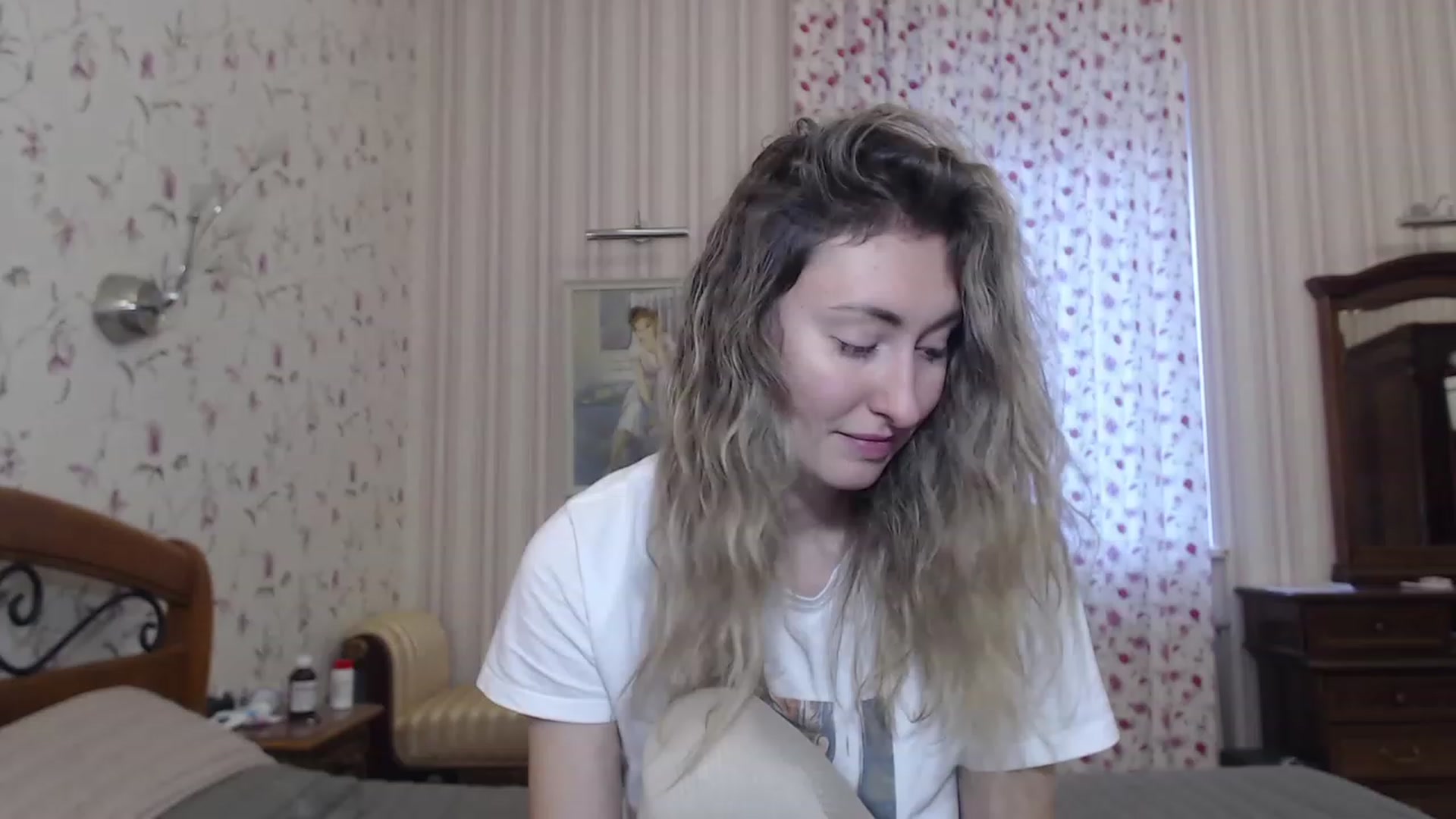 Gallery image thumbnail from Veronica_4u's myfreecams stream on, 12/12/2022, 08:56 image 12 of 20