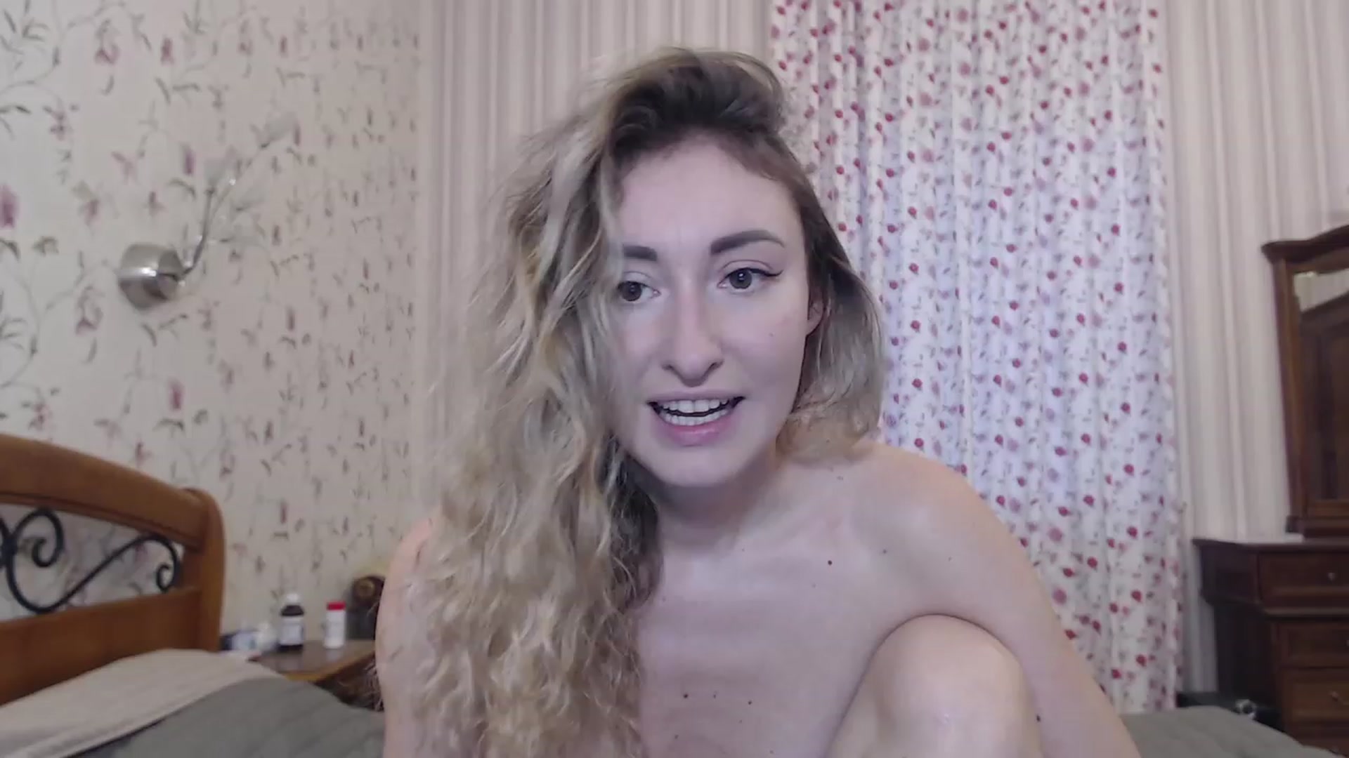 Gallery image thumbnail from Veronica_4u's myfreecams stream on, 12/18/2022, 13:31 image 15 of 20