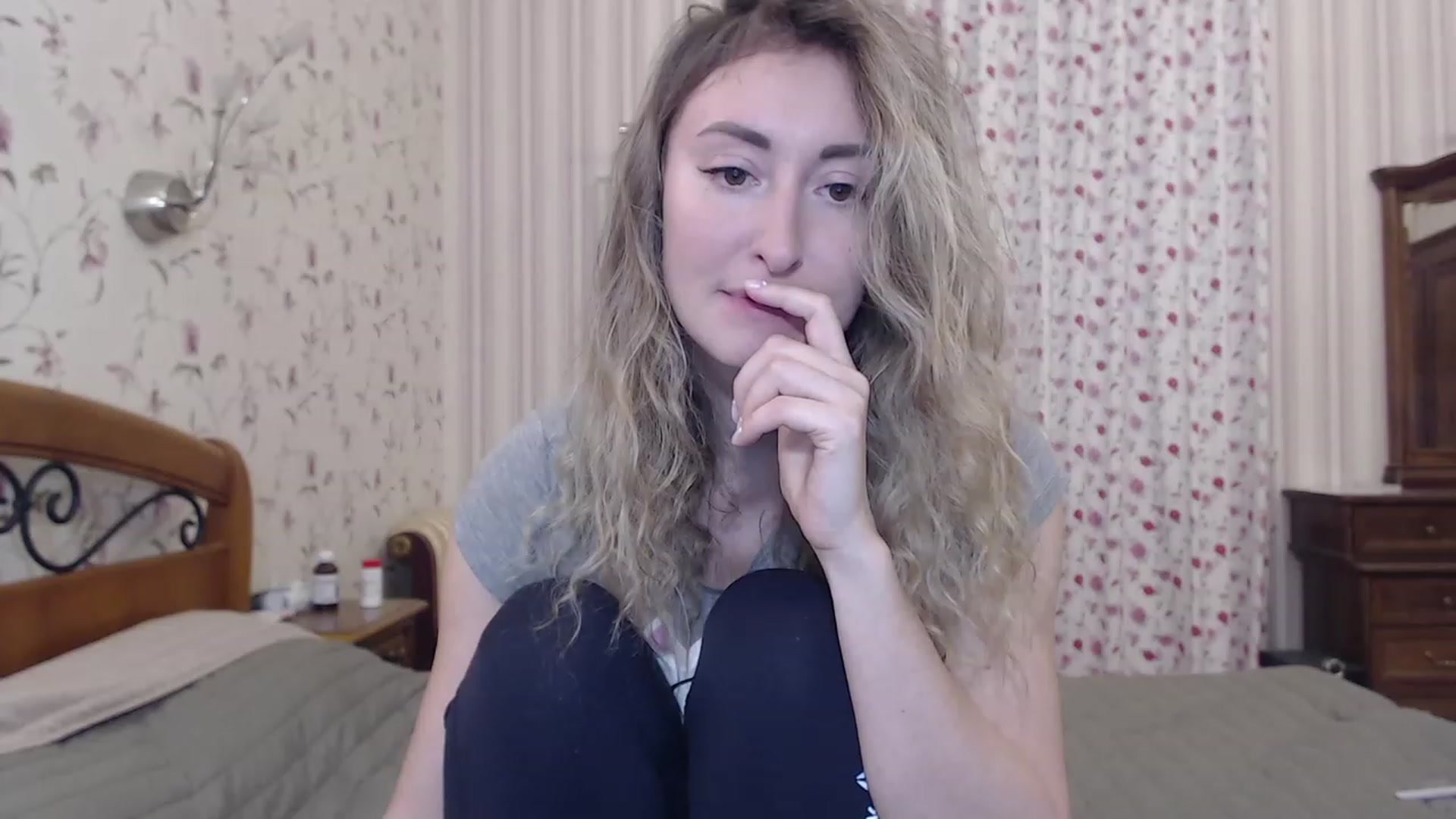 Gallery image thumbnail from Veronica_4u's myfreecams stream on, 12/18/2022, 14:55 image 8 of 20