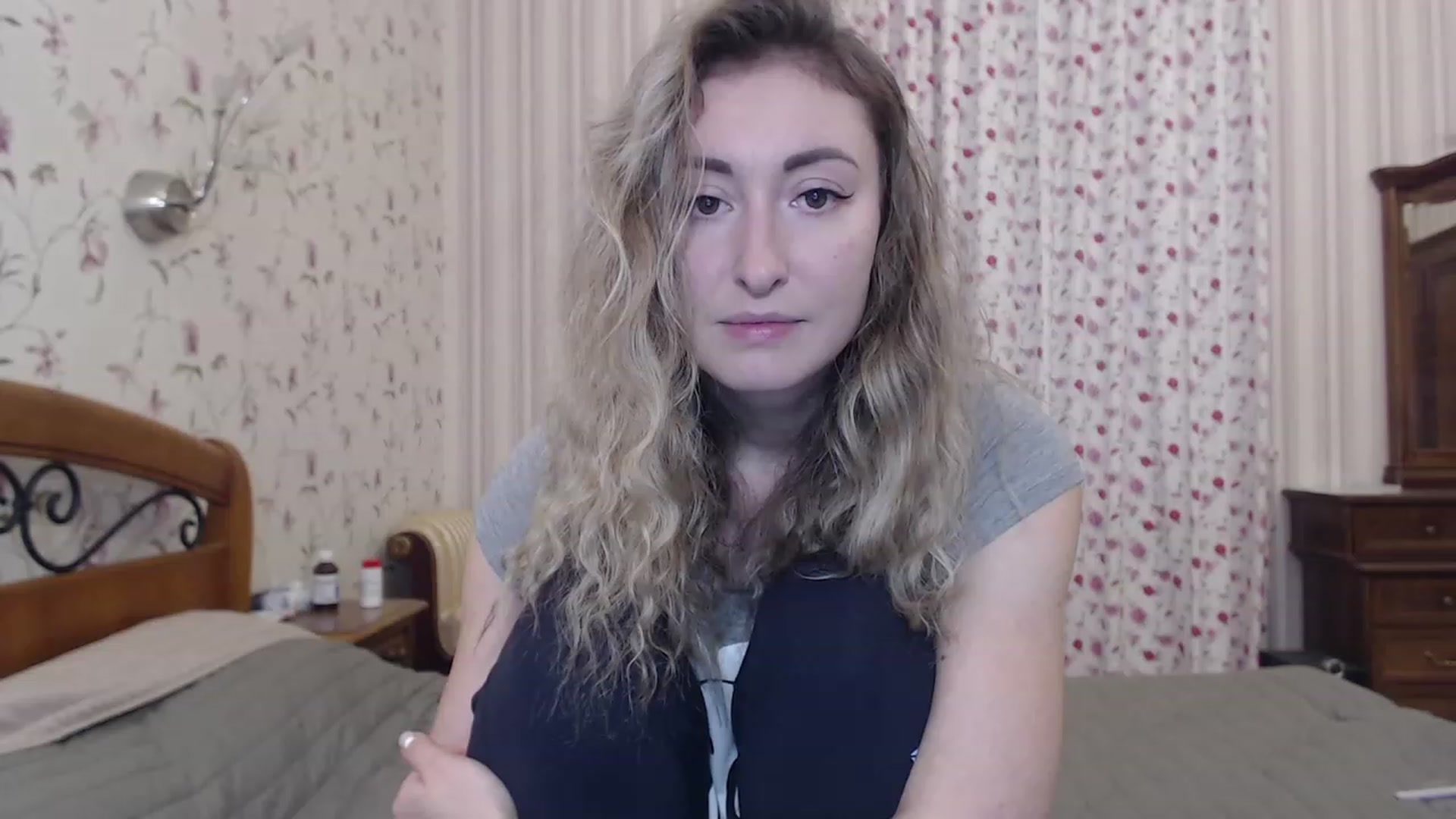 Gallery image thumbnail from Veronica_4u's myfreecams stream on, 12/18/2022, 14:55 image 4 of 20