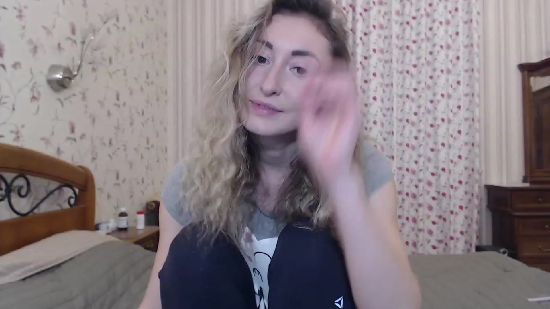 Gallery image thumbnail from Veronica_4u's myfreecams stream on, 12/18/2022, 14:55 image 3 of 20