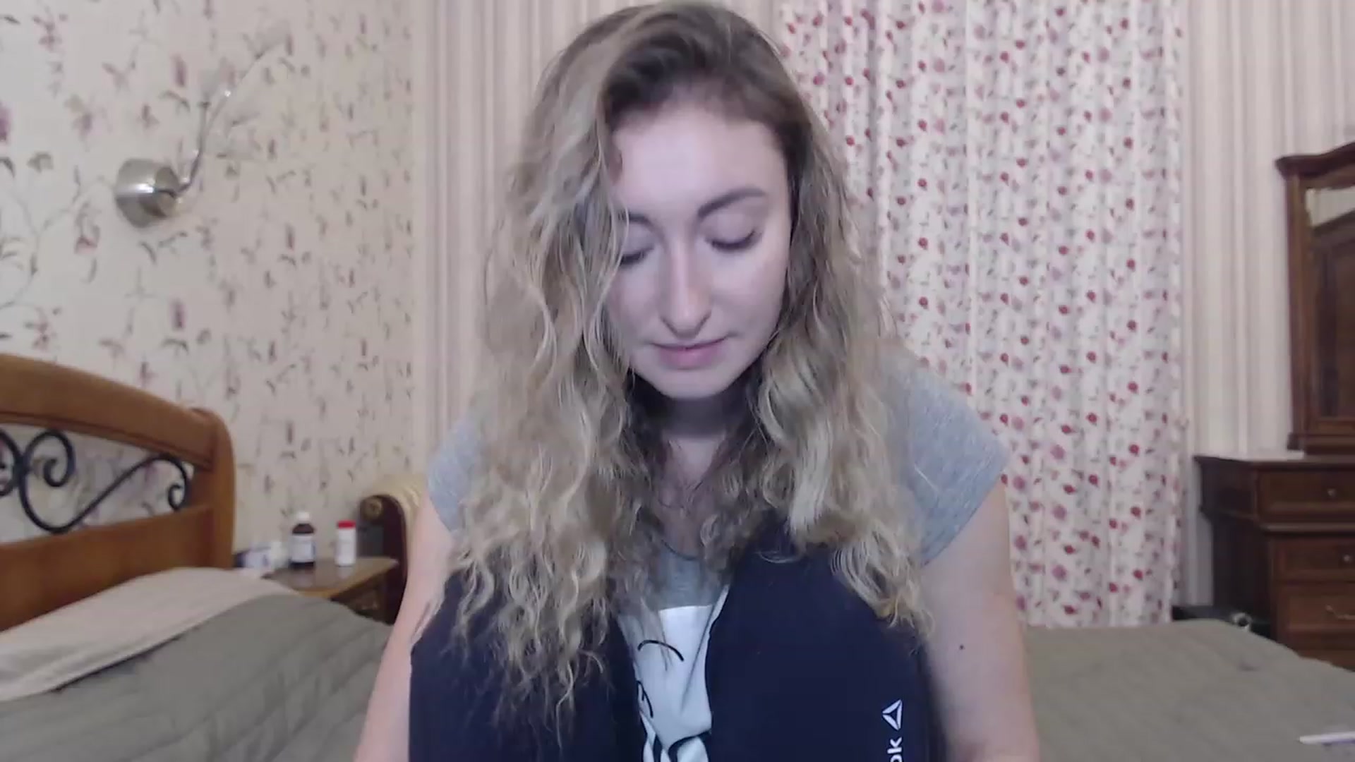 Gallery image thumbnail from Veronica_4u's myfreecams stream on, 12/18/2022, 14:55 image 5 of 20