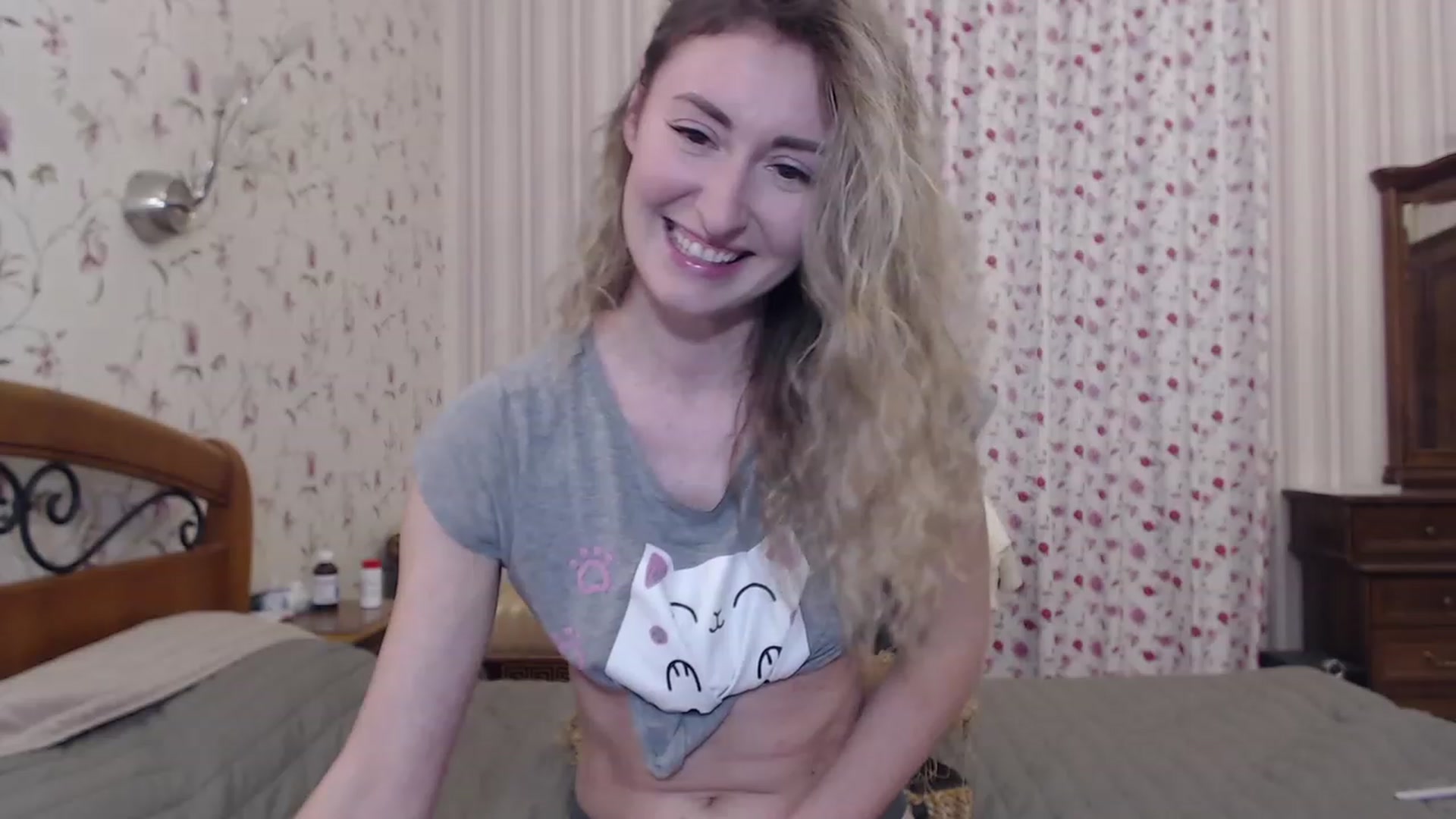 Gallery image thumbnail from Veronica_4u's myfreecams stream on, 12/18/2022, 14:55 image 13 of 20