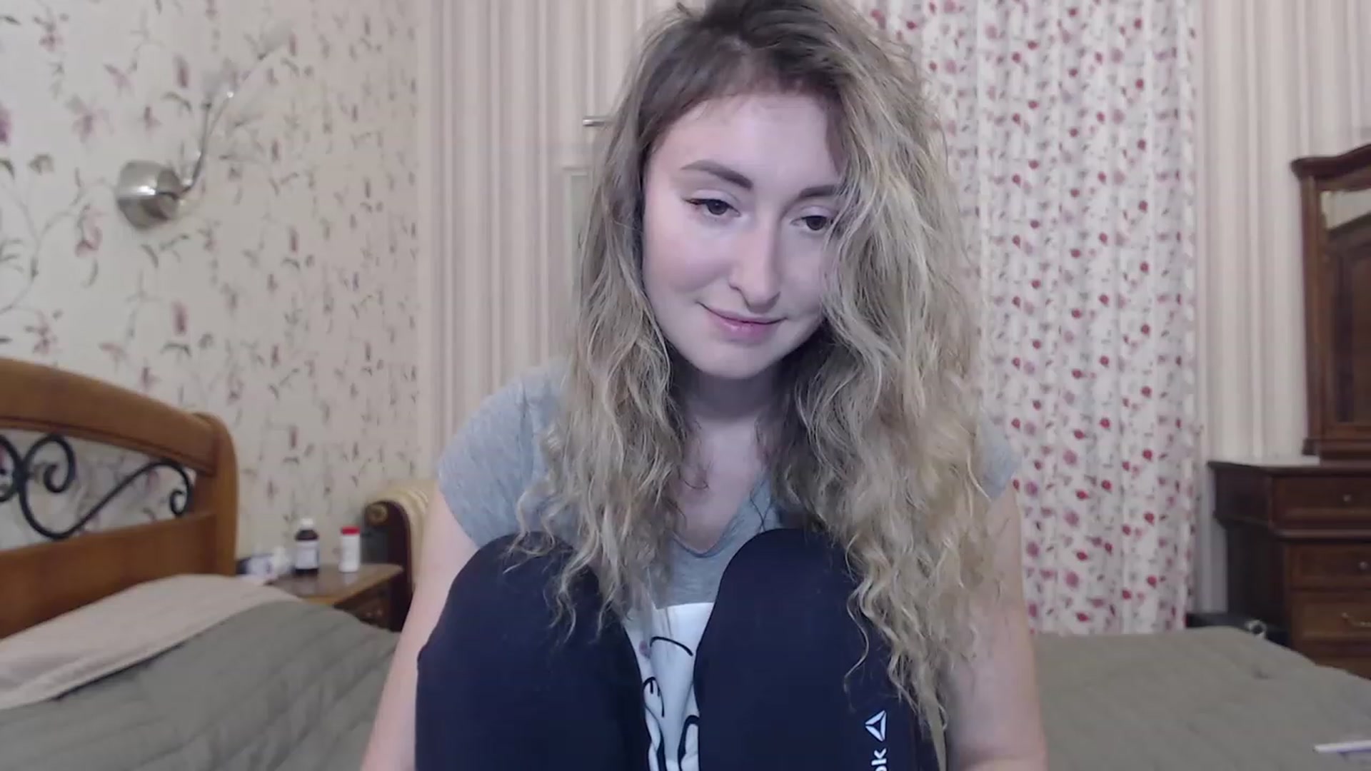 Gallery image thumbnail from Veronica_4u's myfreecams stream on, 12/18/2022, 14:55 image 7 of 20