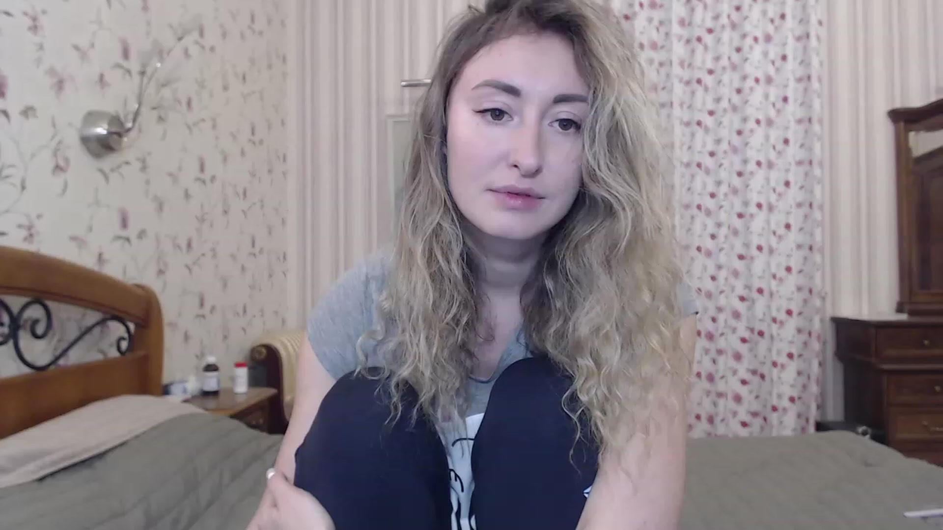 Gallery image thumbnail from Veronica_4u's myfreecams stream on, 12/18/2022, 14:55 image 6 of 20