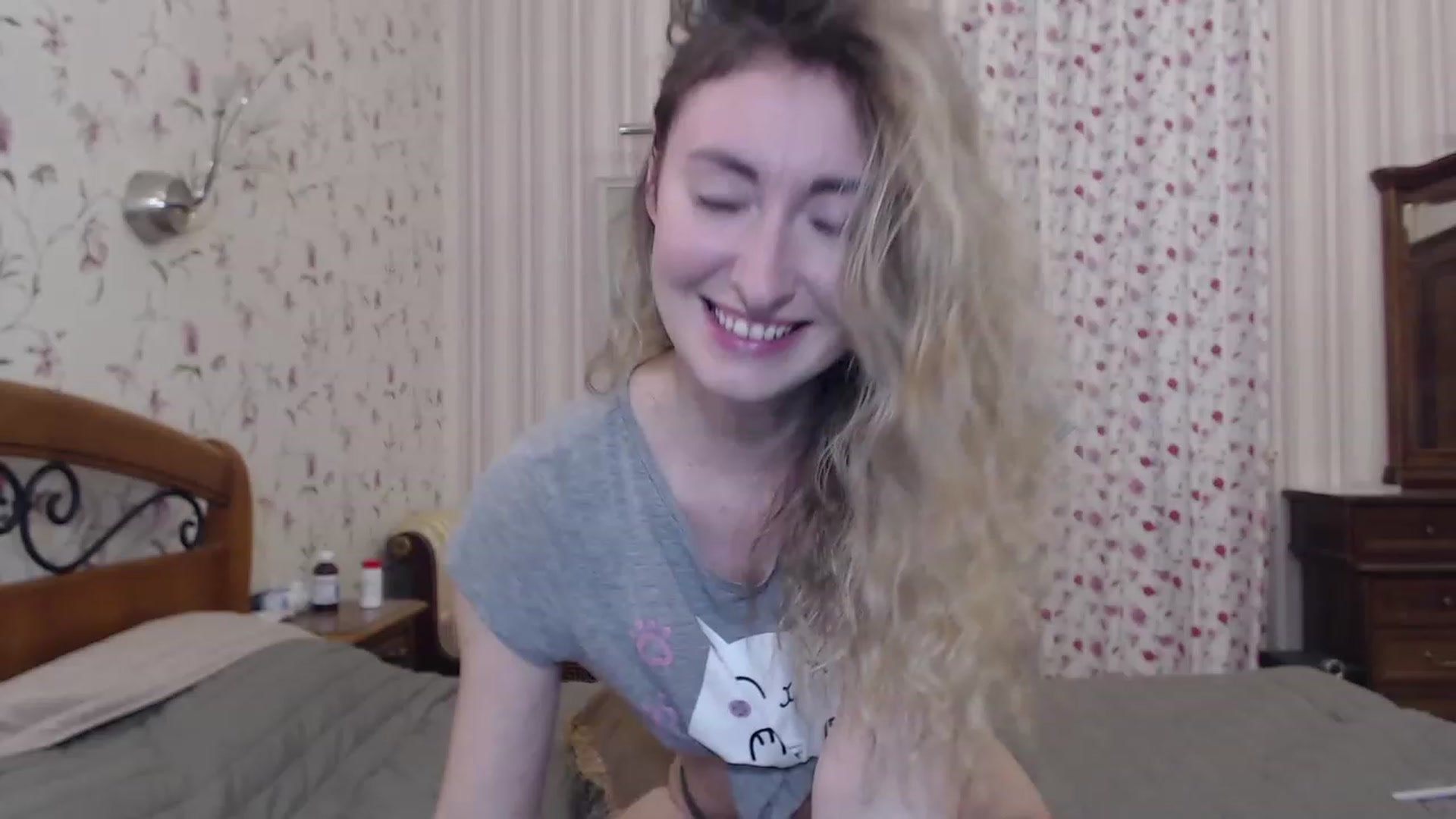 Gallery image thumbnail from Veronica_4u's myfreecams stream on, 12/18/2022, 14:55 image 12 of 20