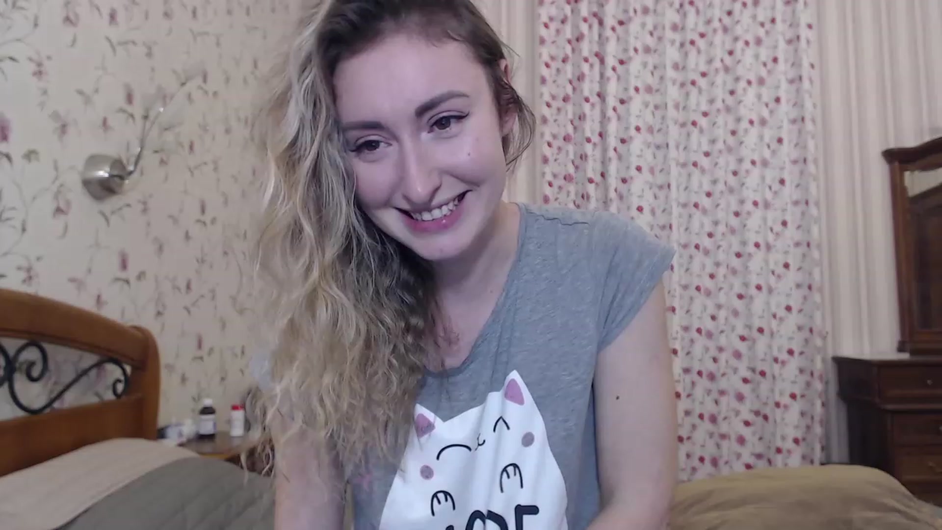 Gallery image thumbnail from Veronica_4u's myfreecams stream on, 12/18/2022, 16:28 image 16 of 20