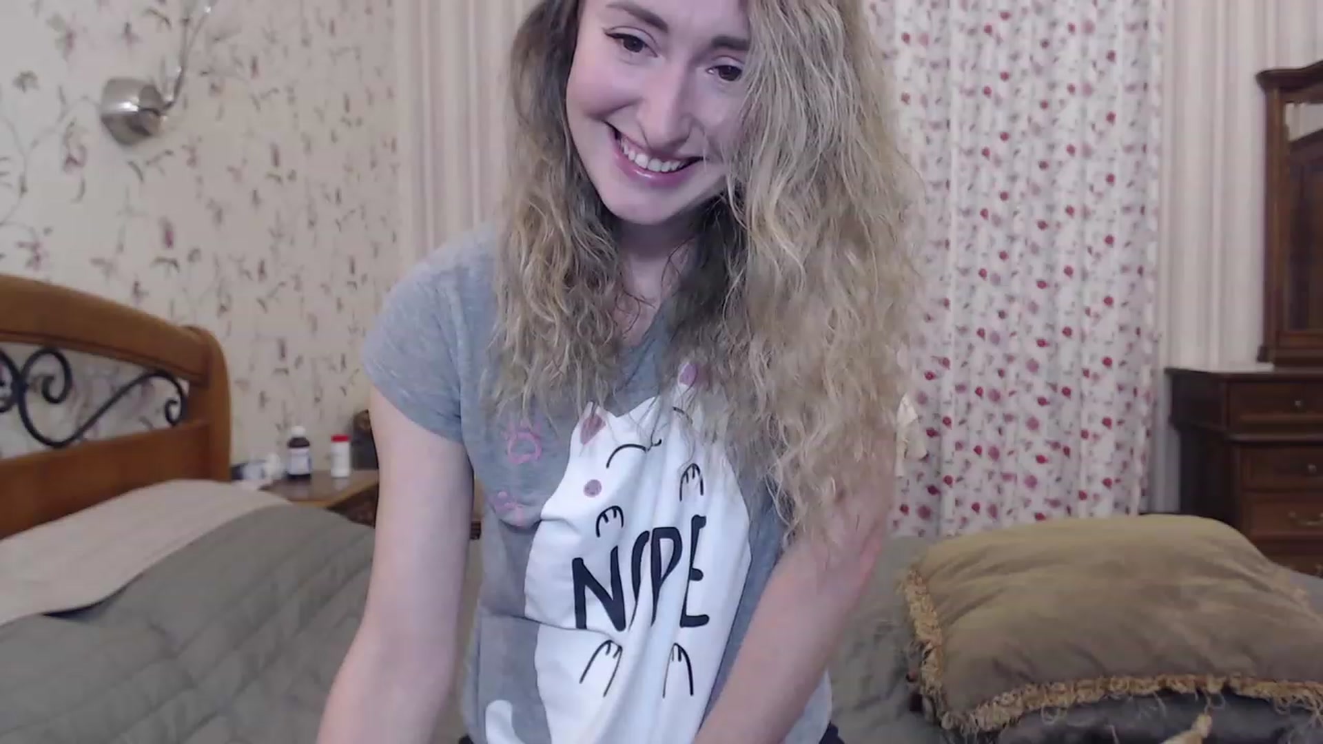 Gallery image thumbnail from Veronica_4u's myfreecams stream on, 12/18/2022, 16:28 image 4 of 20