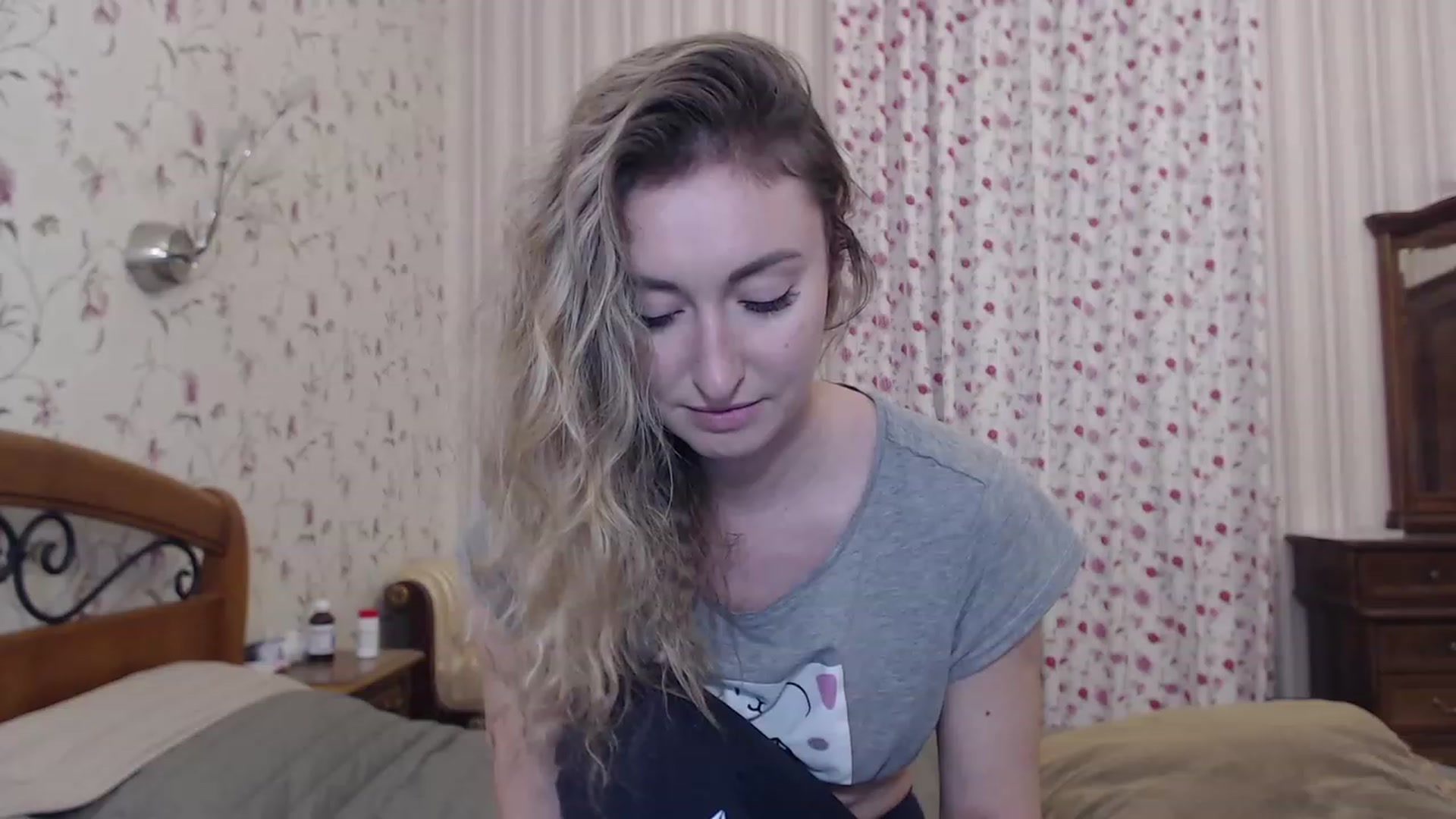 Gallery image thumbnail from Veronica_4u's myfreecams stream on, 12/18/2022, 16:28 image 18 of 20