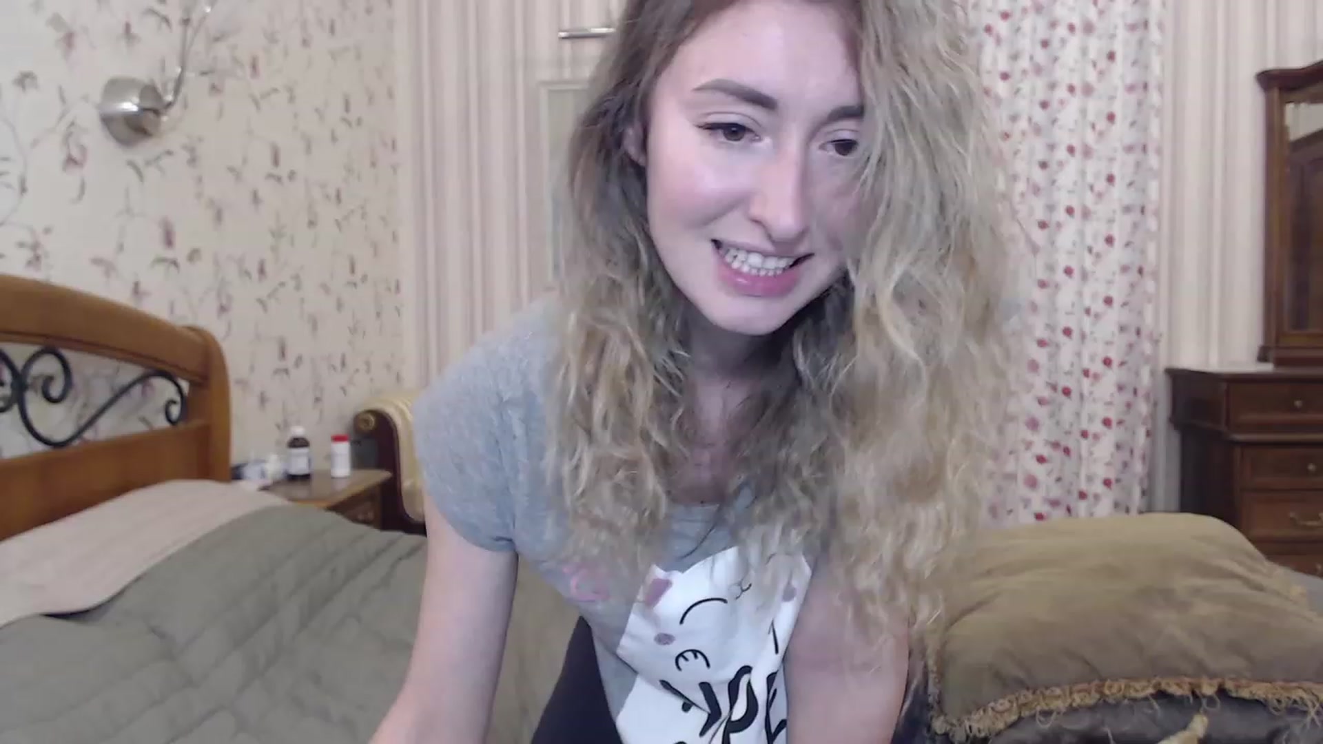 Gallery image thumbnail from Veronica_4u's myfreecams stream on, 12/18/2022, 16:28 image 1 of 20