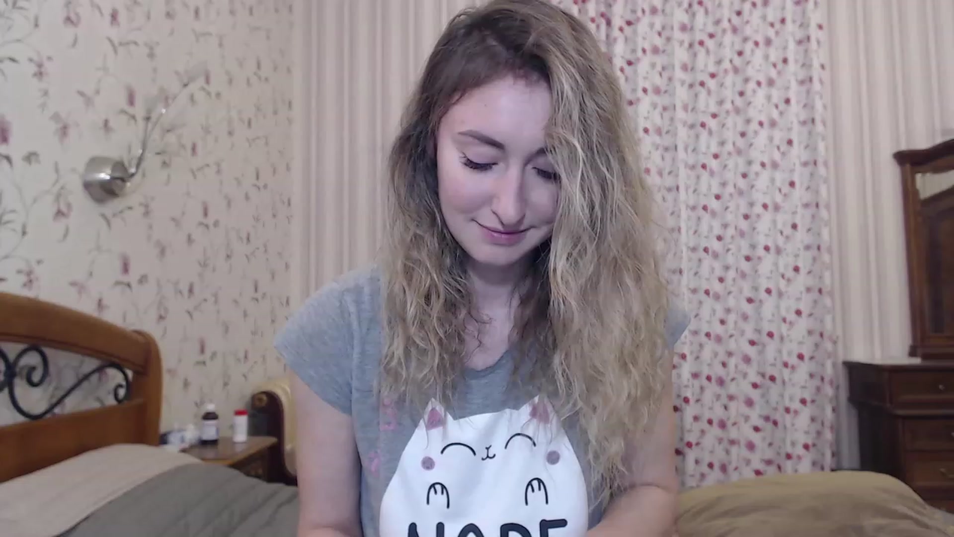 Gallery image thumbnail from Veronica_4u's myfreecams stream on, 12/18/2022, 16:28 image 8 of 20