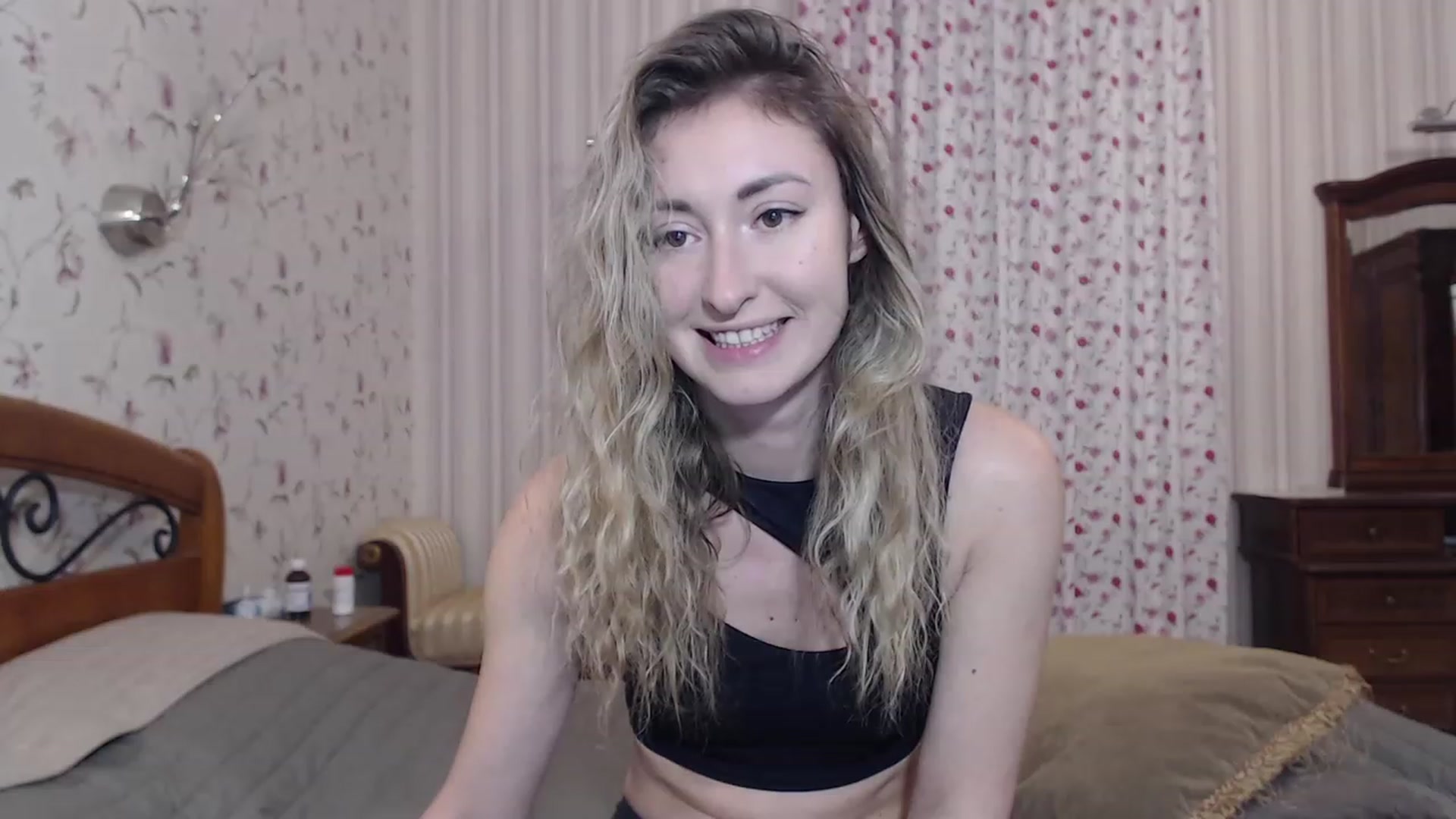 Gallery image thumbnail from Veronica_4u's myfreecams stream on, 12/19/2022, 15:34 image 18 of 20