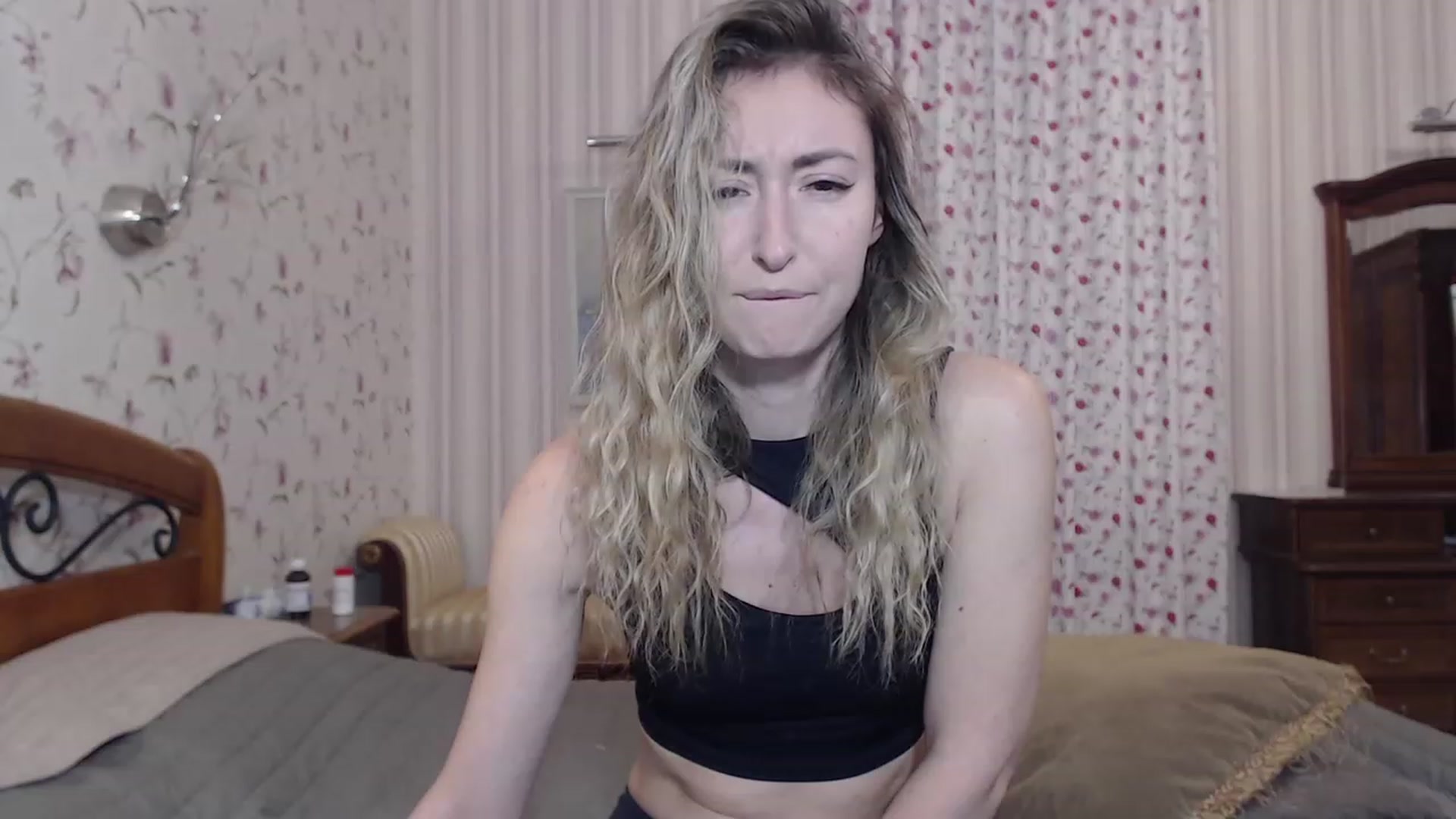 Gallery image thumbnail from Veronica_4u's myfreecams stream on, 12/19/2022, 15:34 image 19 of 20
