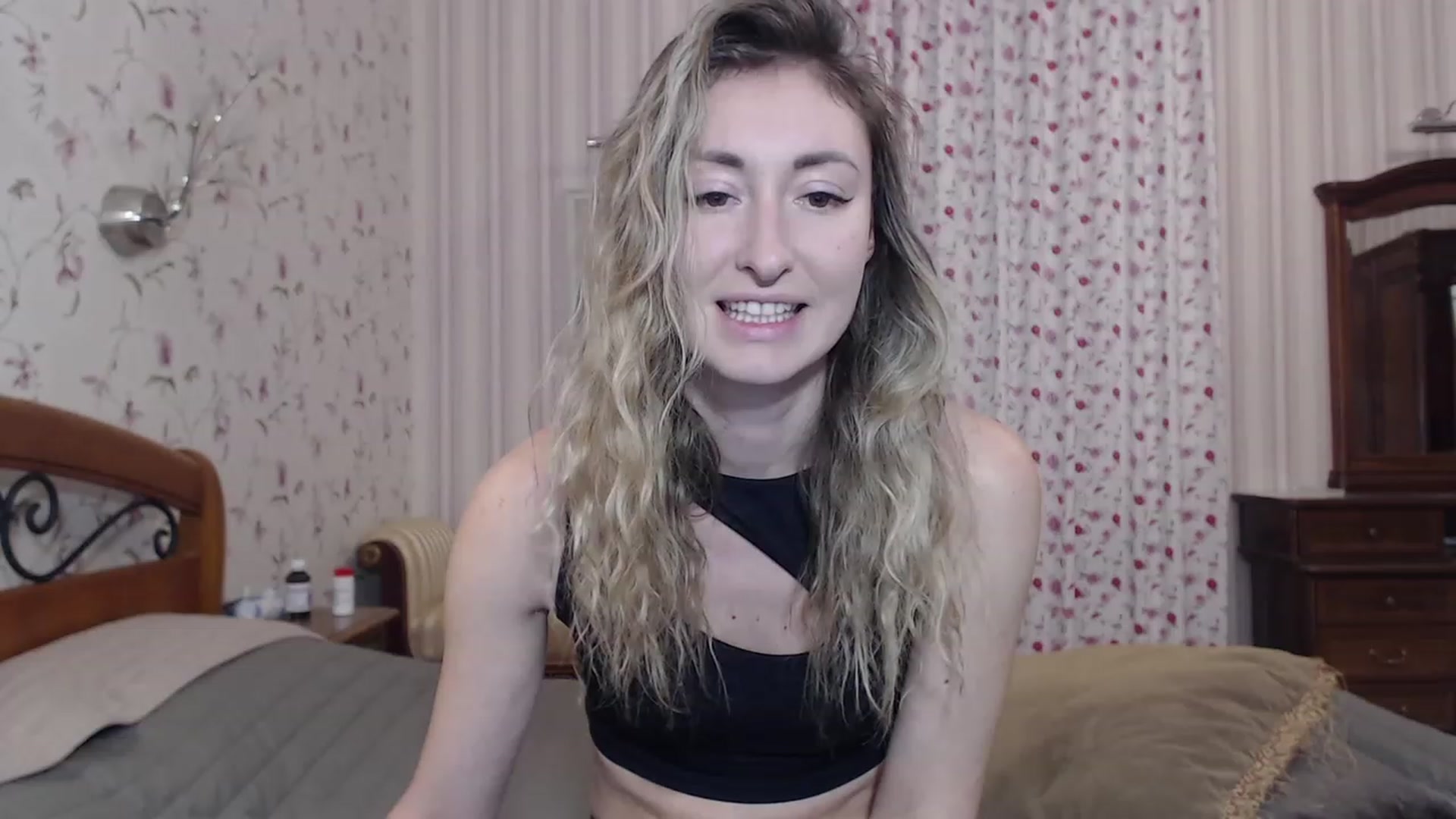 Gallery image thumbnail from Veronica_4u's myfreecams stream on, 12/19/2022, 15:34 image 11 of 20