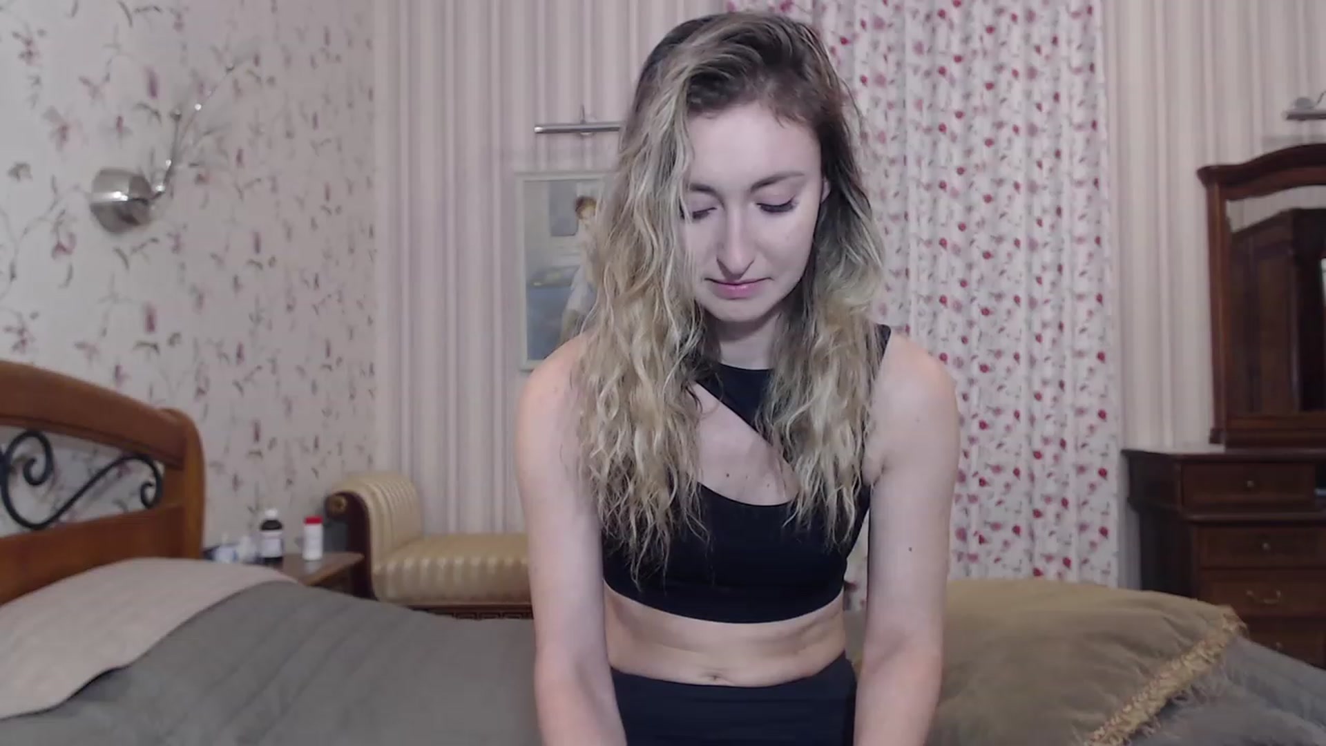 Gallery image thumbnail from Veronica_4u's myfreecams stream on, 12/19/2022, 15:34 image 20 of 20