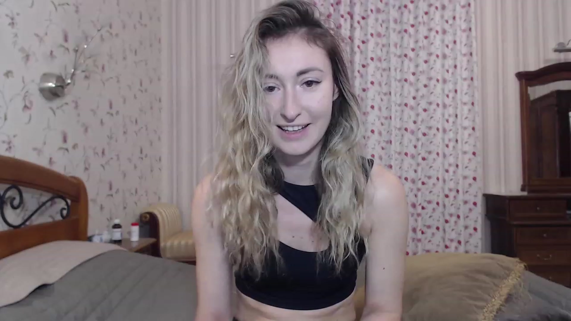 Gallery image thumbnail from Veronica_4u's myfreecams stream on, 12/19/2022, 15:34 image 10 of 20