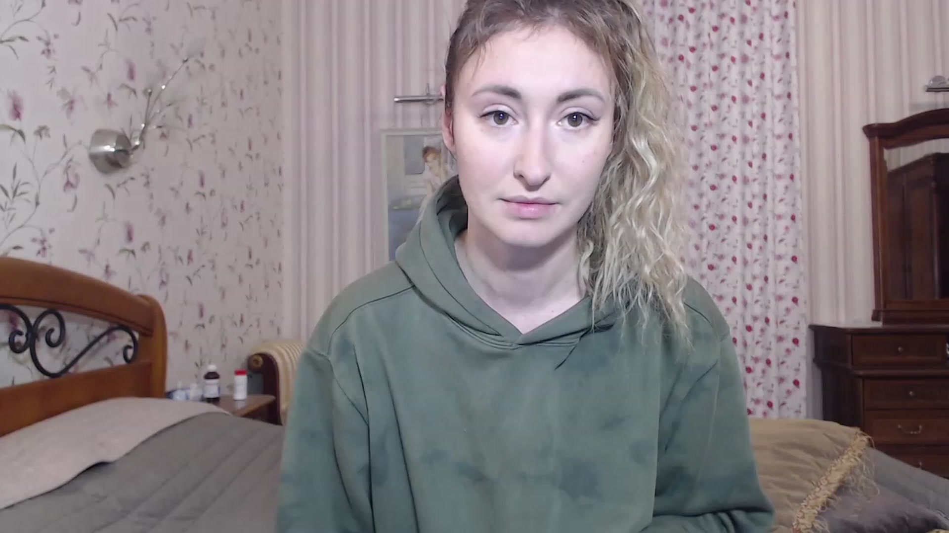 Gallery image thumbnail from Veronica_4u's myfreecams stream on, 12/19/2022, 15:34 image 1 of 20
