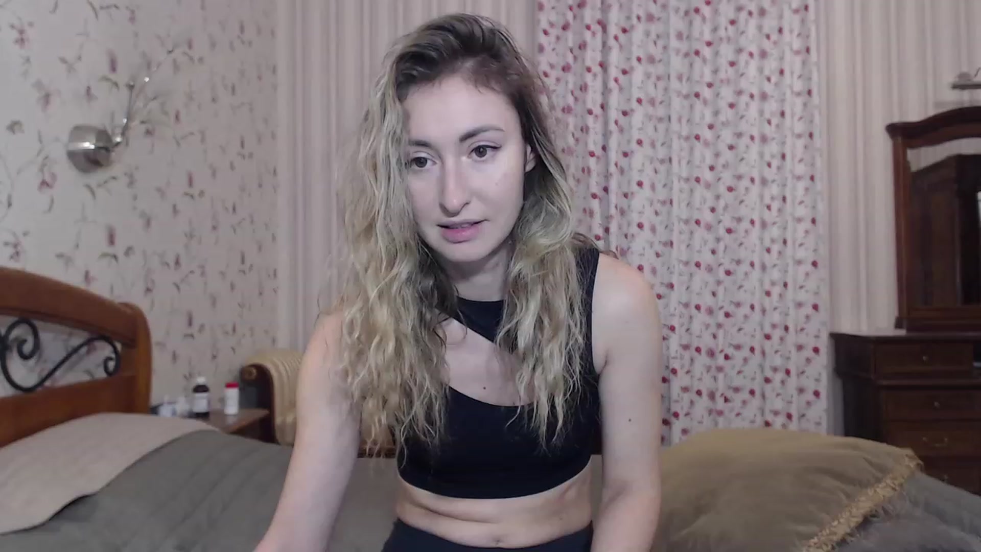 Gallery image thumbnail from Veronica_4u's myfreecams stream on, 12/19/2022, 15:34 image 17 of 20