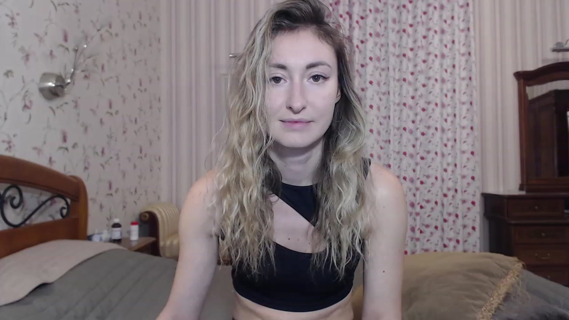 Gallery image thumbnail from Veronica_4u's myfreecams stream on, 12/19/2022, 15:34 image 13 of 20